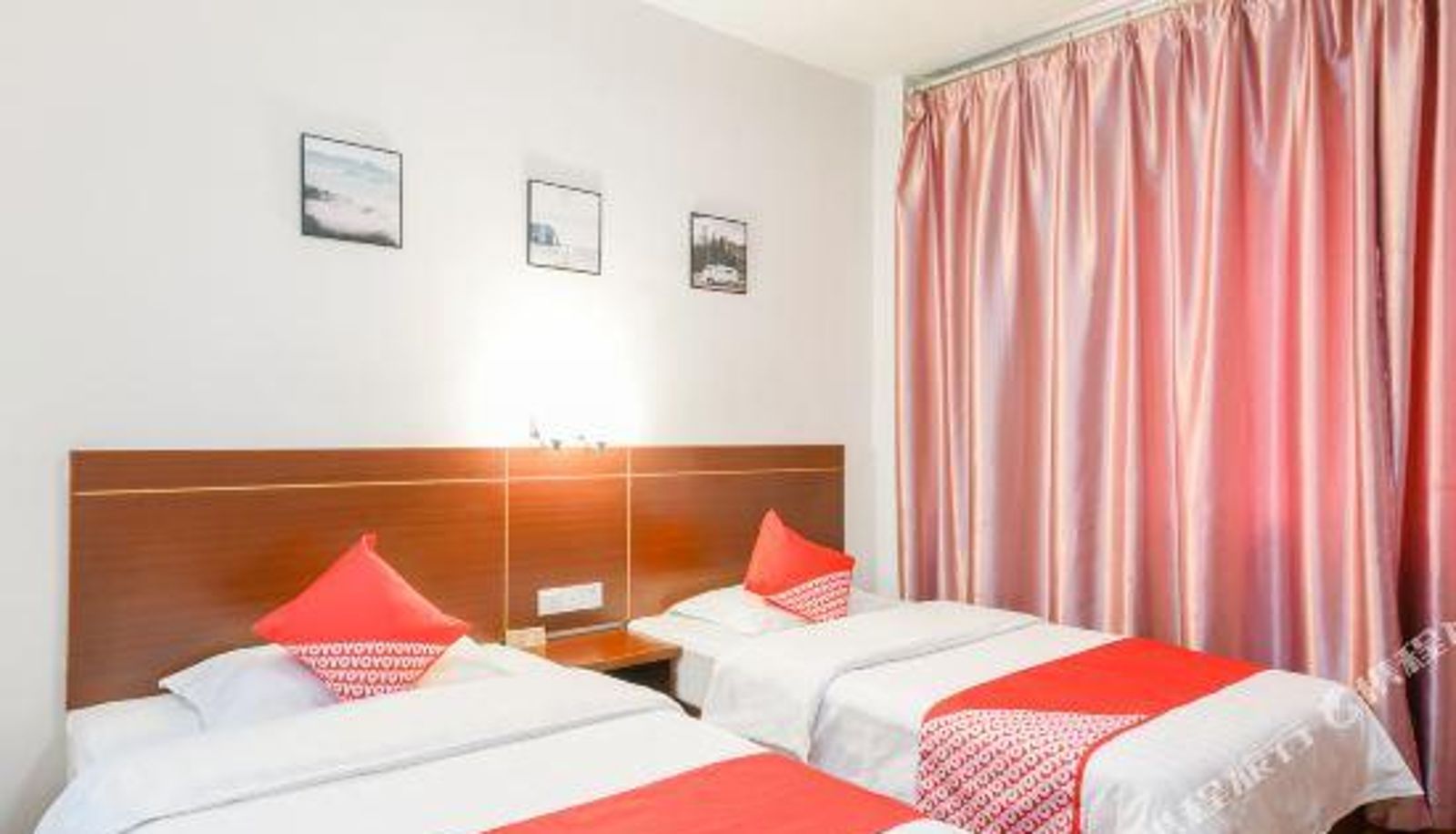 Room - Oyo Jinjue Hotel