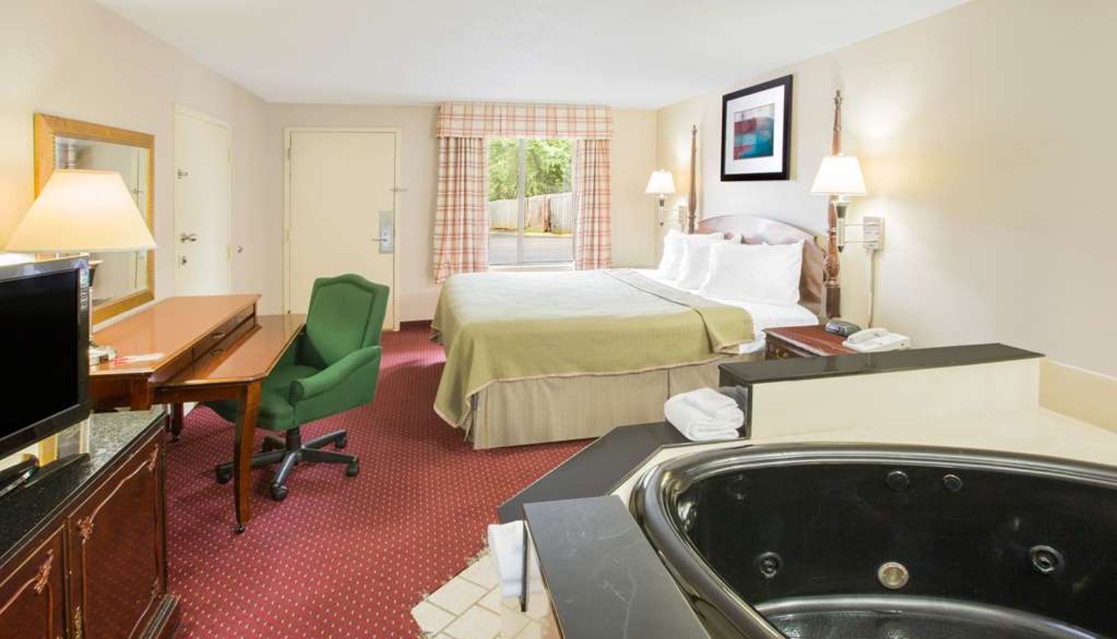 Camera - Howard Johnson by Wyndham Dothan