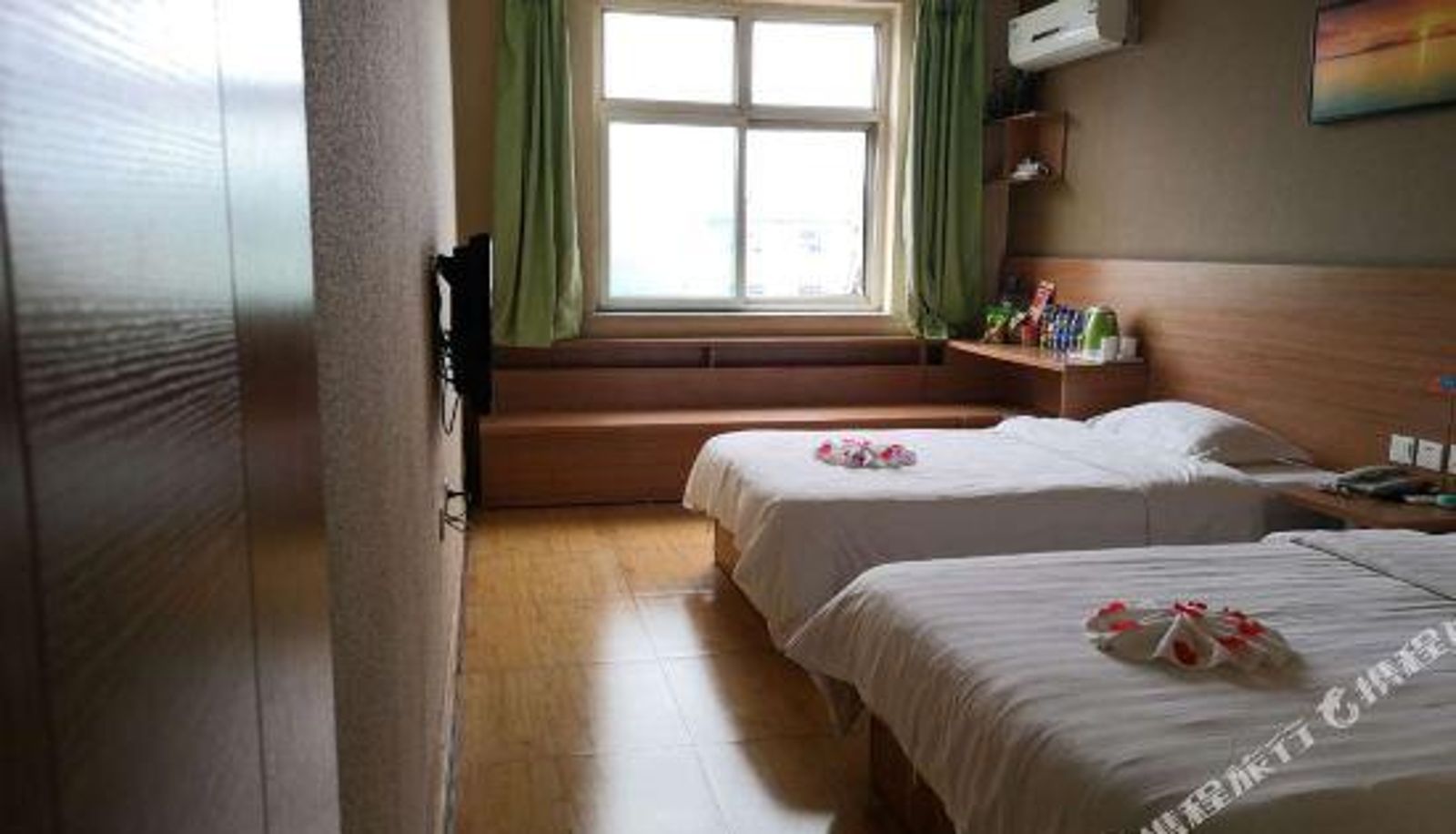Camera - Zhaotie)  Northwest Street Zhaoyuan Hotel (Zhaoyuan