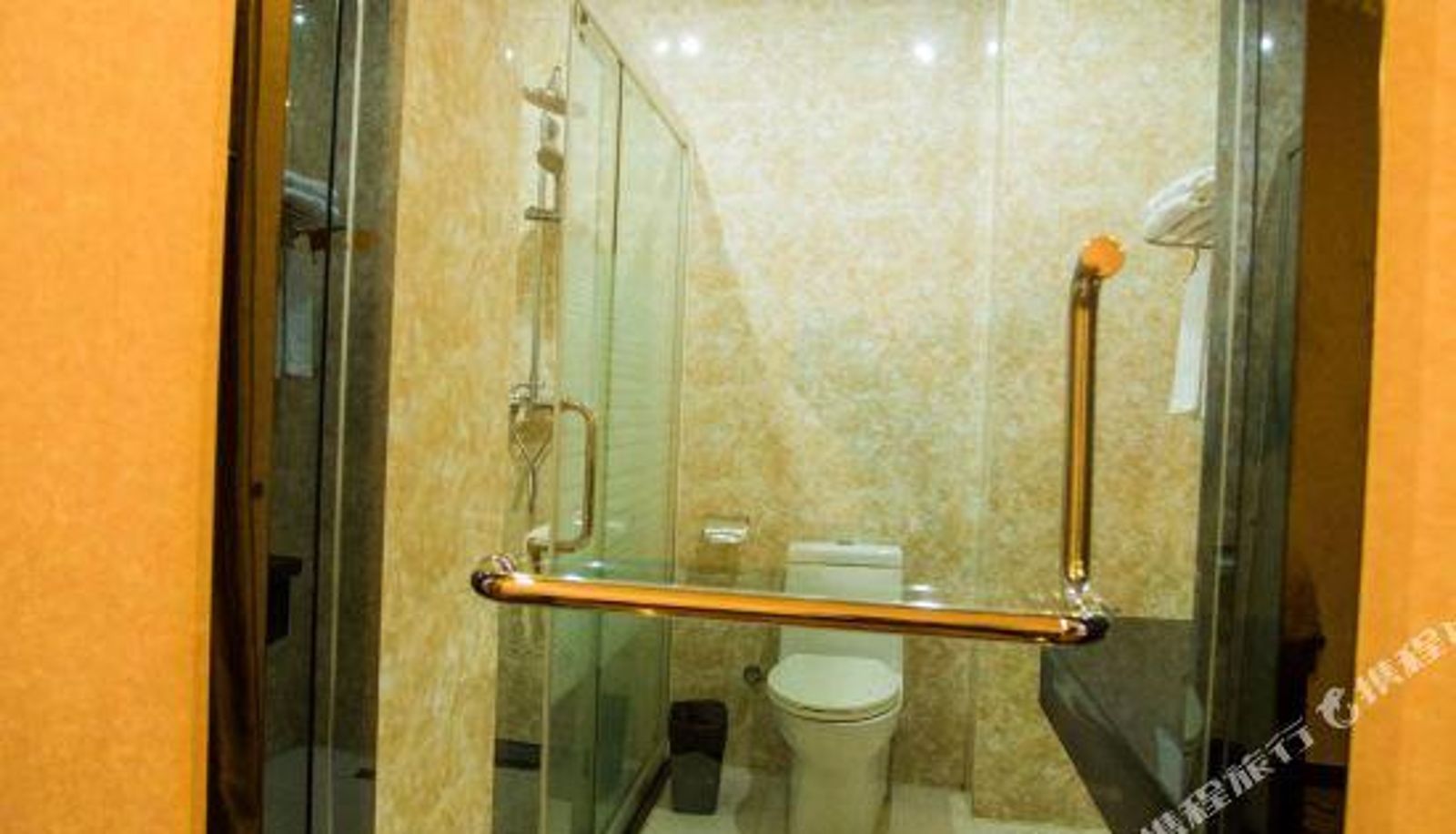 Room - Floral Apartment