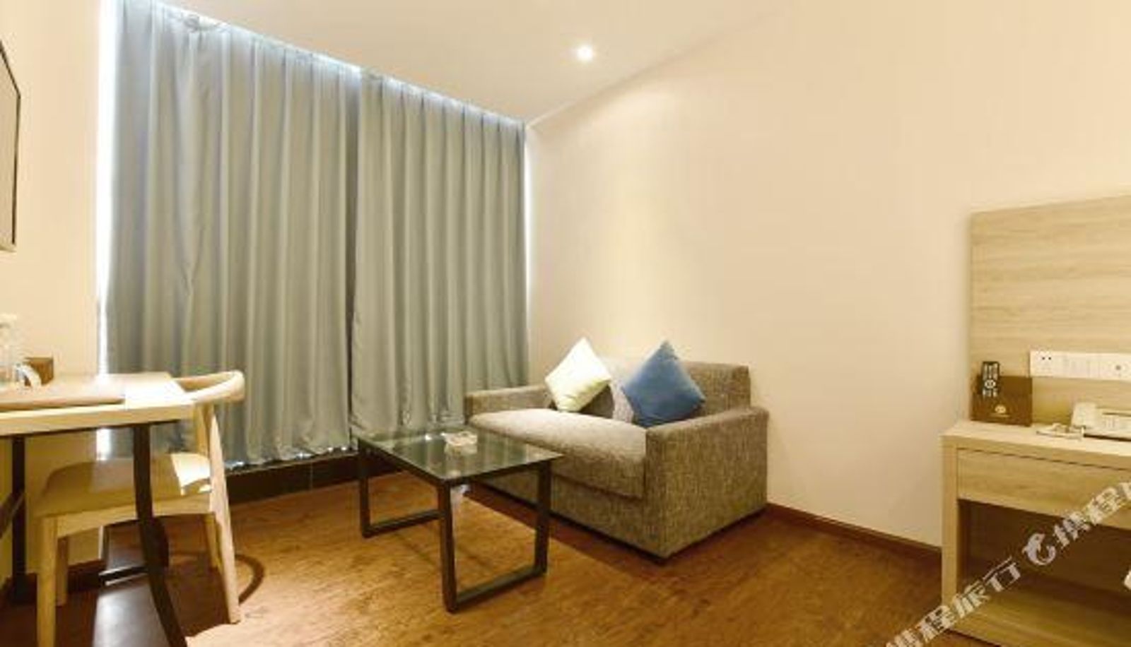 Room with river view - New World International Hotel