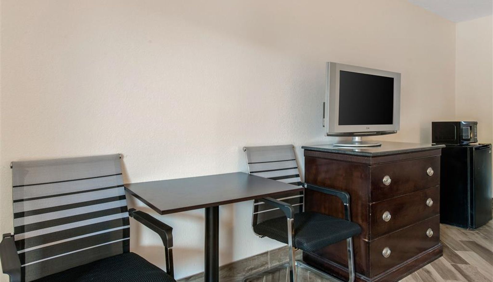 Camera - Clarion Inn & Suites Kissimmee-Lake Buena Vista South
