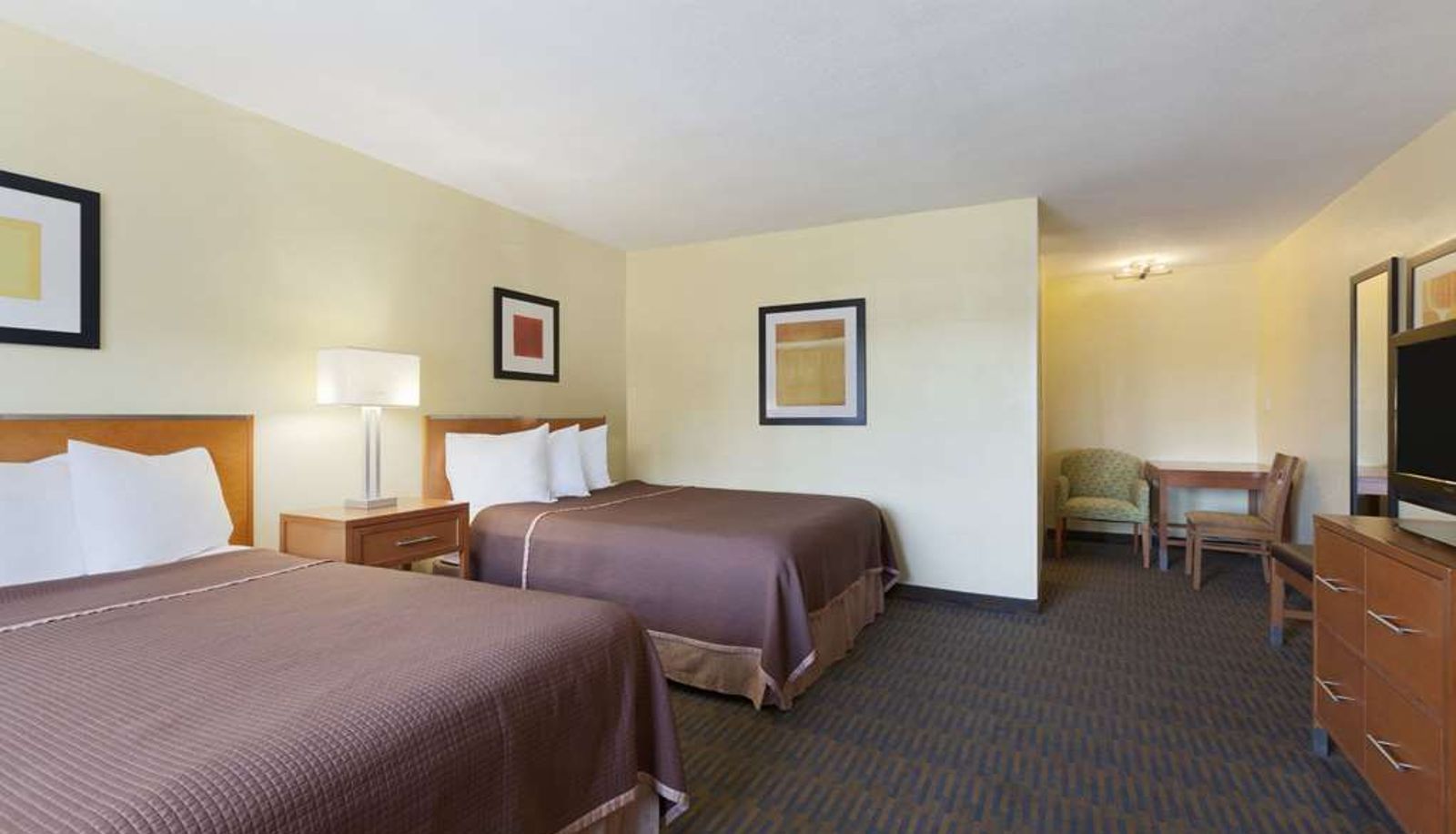 Room - Howard Johnson by Wyndham San Diego Sea World