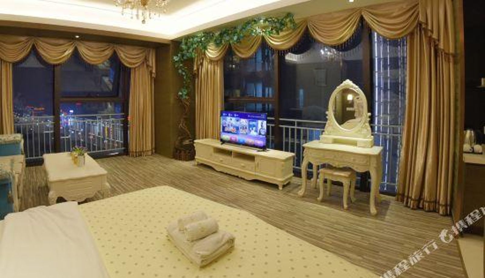 Room - Yashiju Huayi Theme Apartment