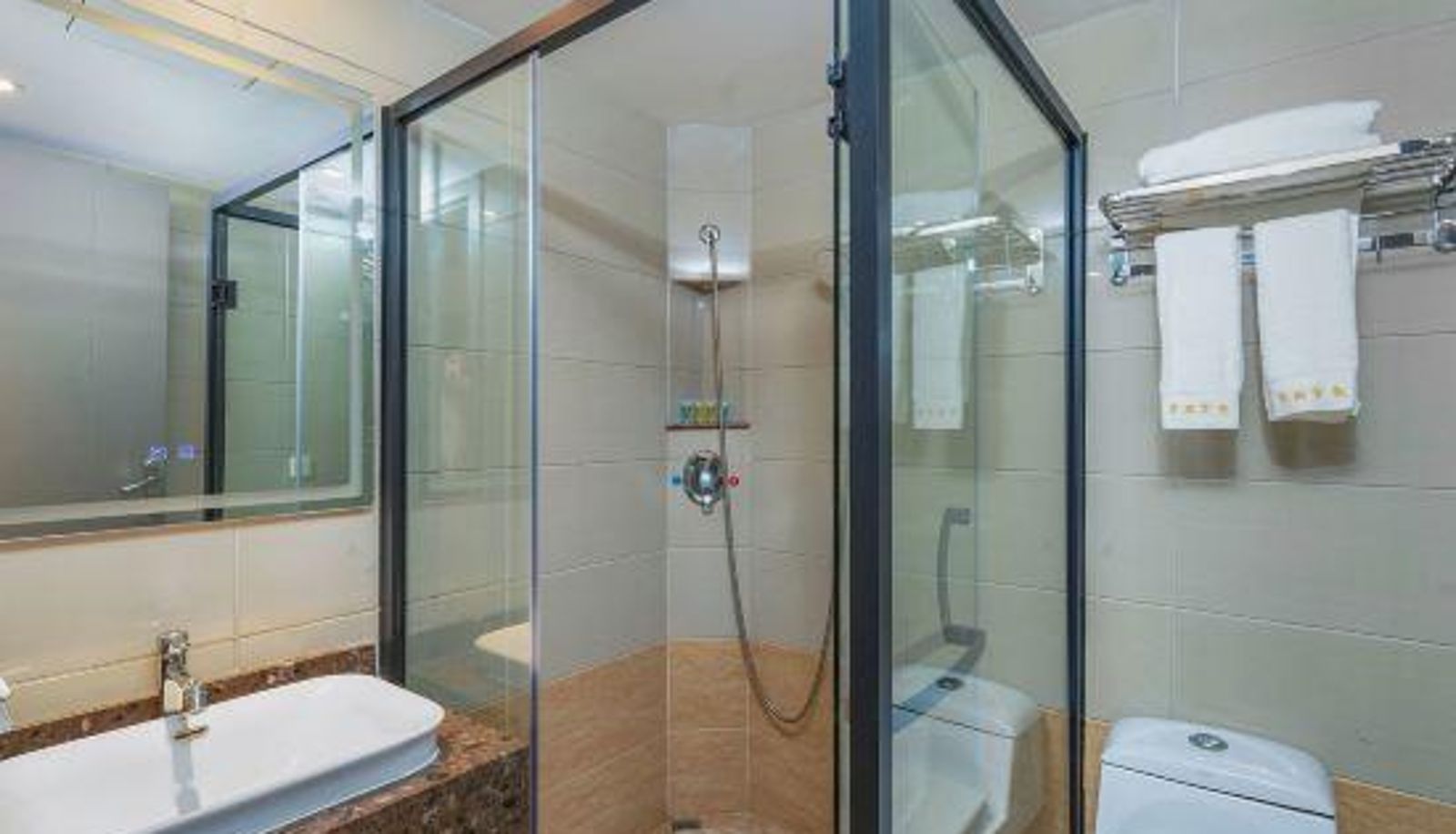 Zimmer - Dongguan Junyi Intelligent Hotel (Chang'an Light Rail Station Branch)