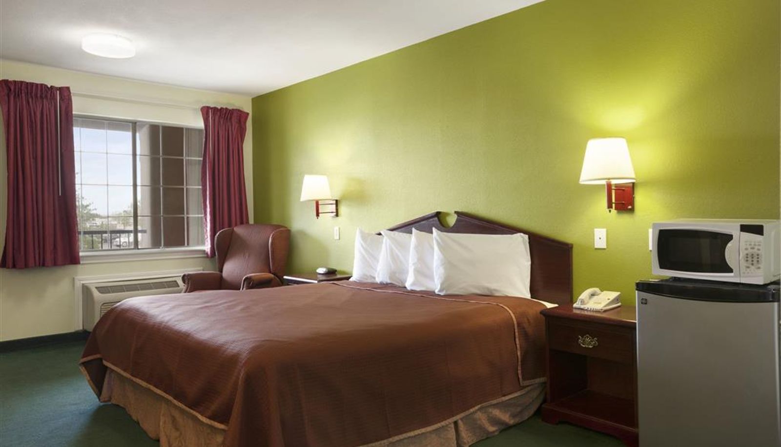 Zimmer - Howard Johnson by Wyndham Grand Prairie Near Lone Star Park