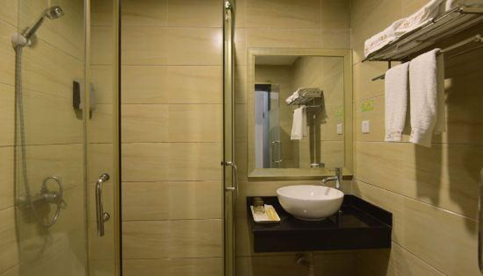 Zimmer - Meet Fashion Hotel (Dongguan Shilong Railway Station Jinshawan Shopping Plaza)