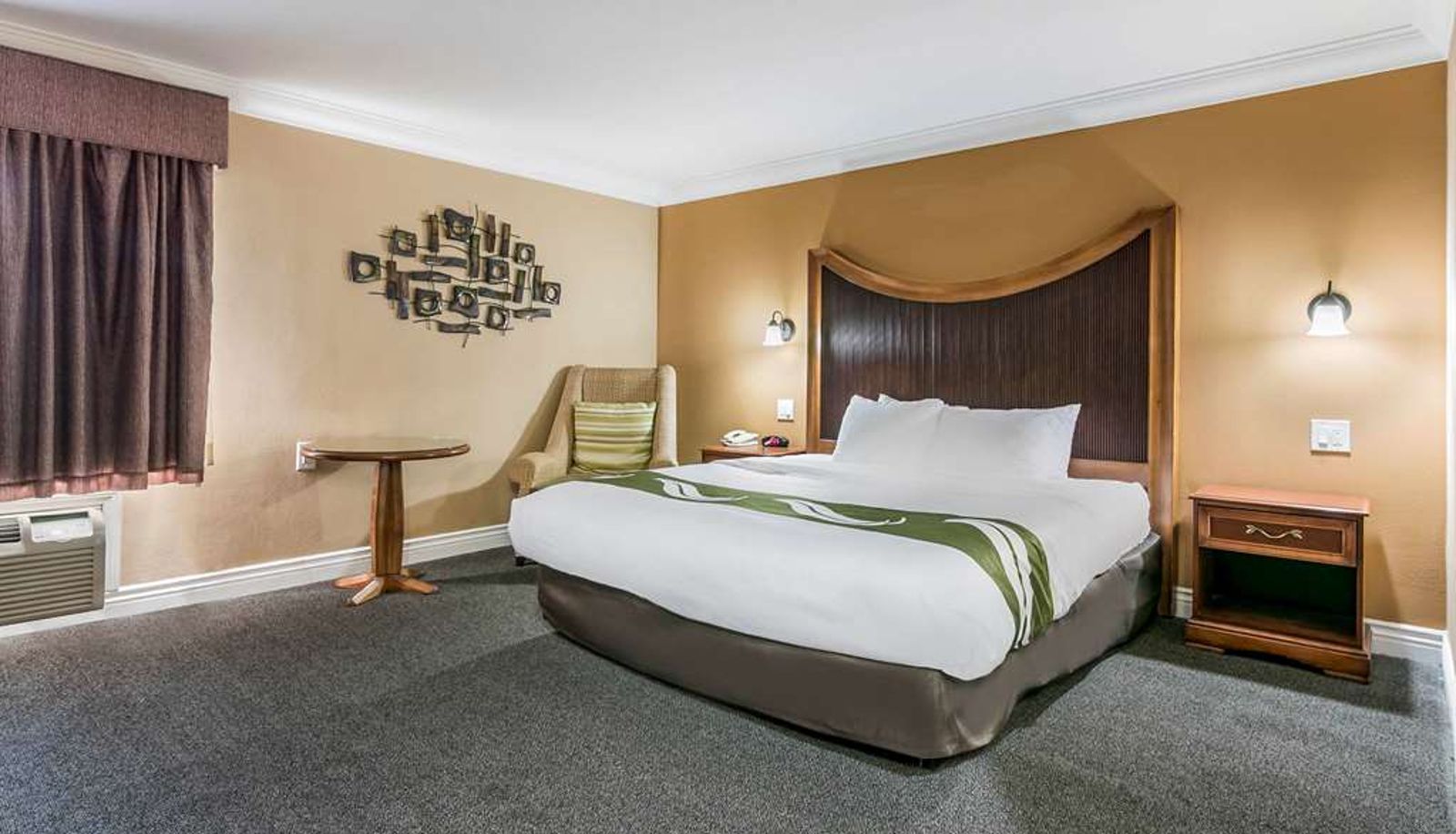Room - Quality Inn & Suites Atlanta Airport South