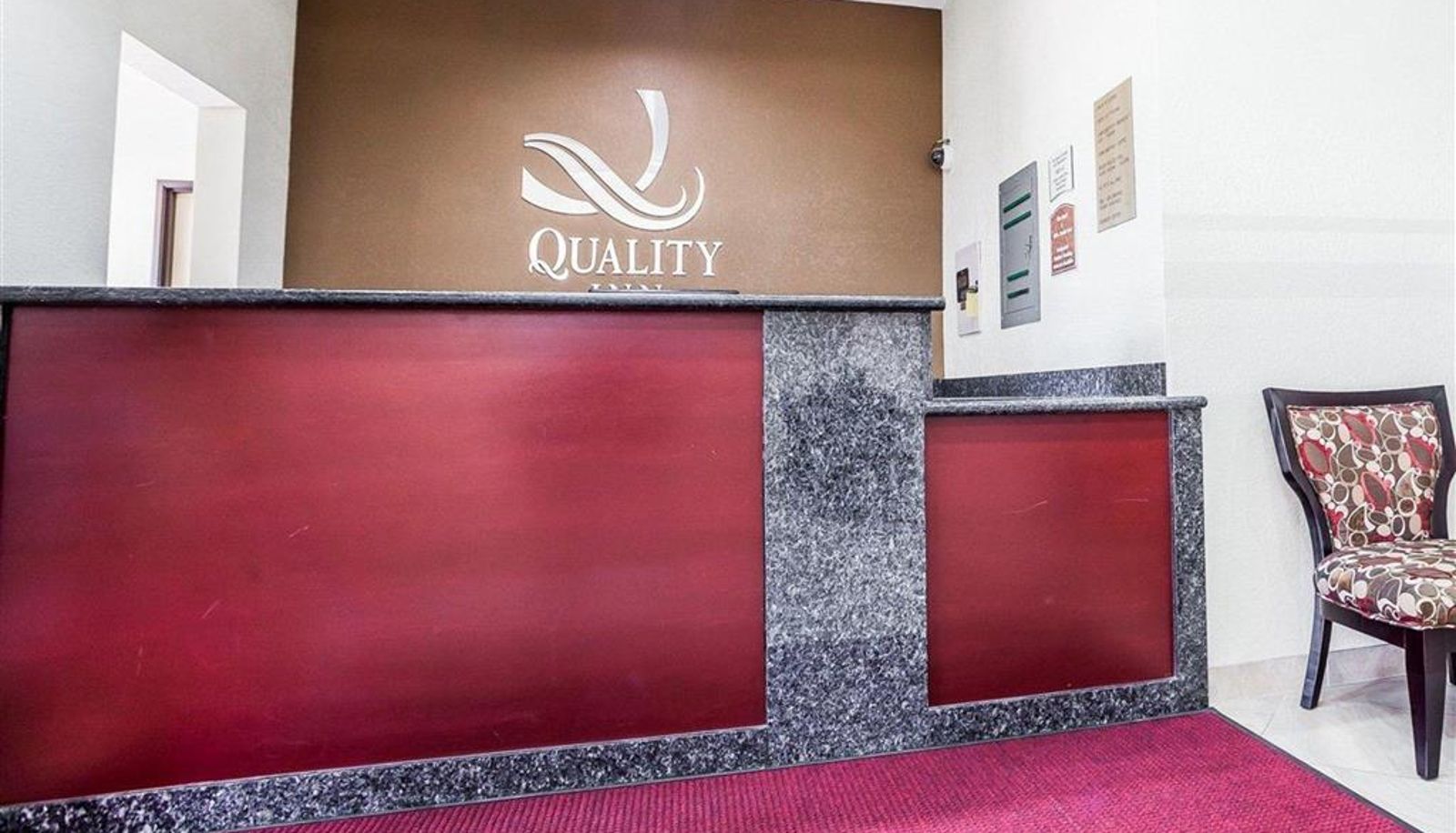 Lobby - Quality Inn & Suites Altoona - Des Moines