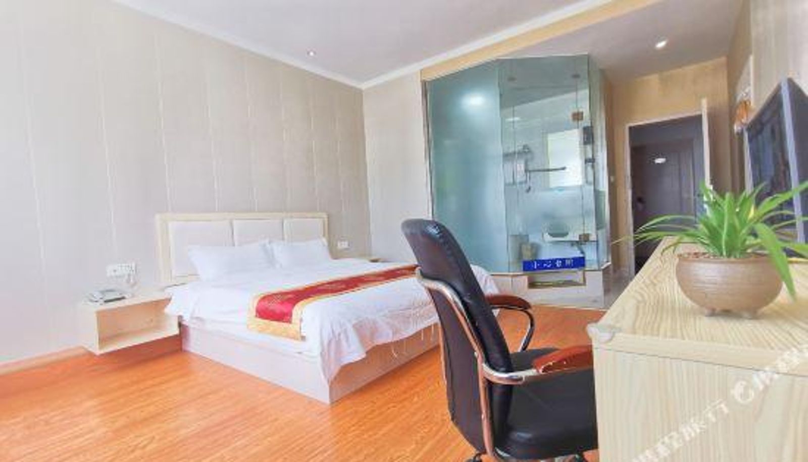 Zimmer - Hanger Business Hotel