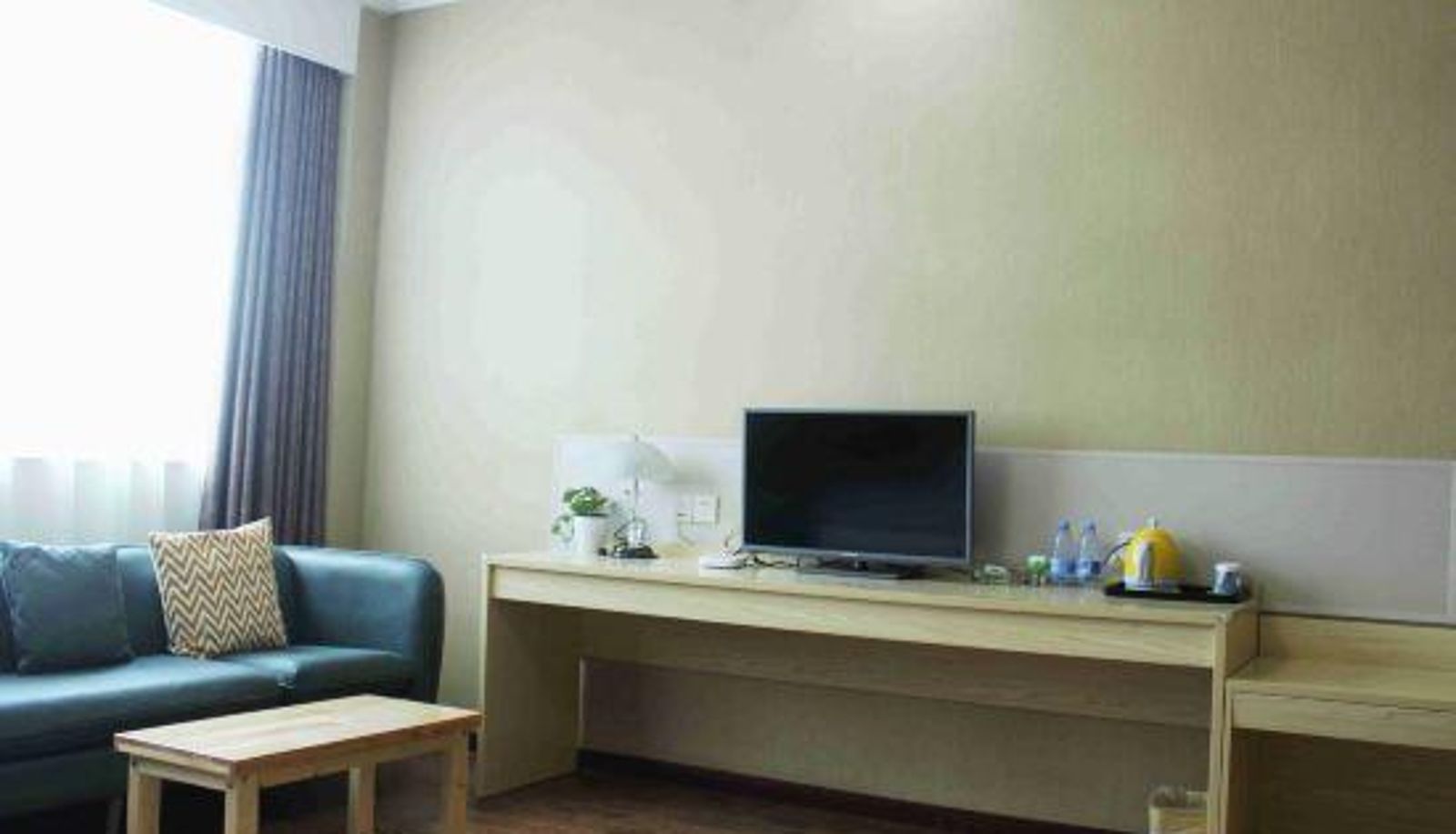 Zimmer - Hanger Business Hotel