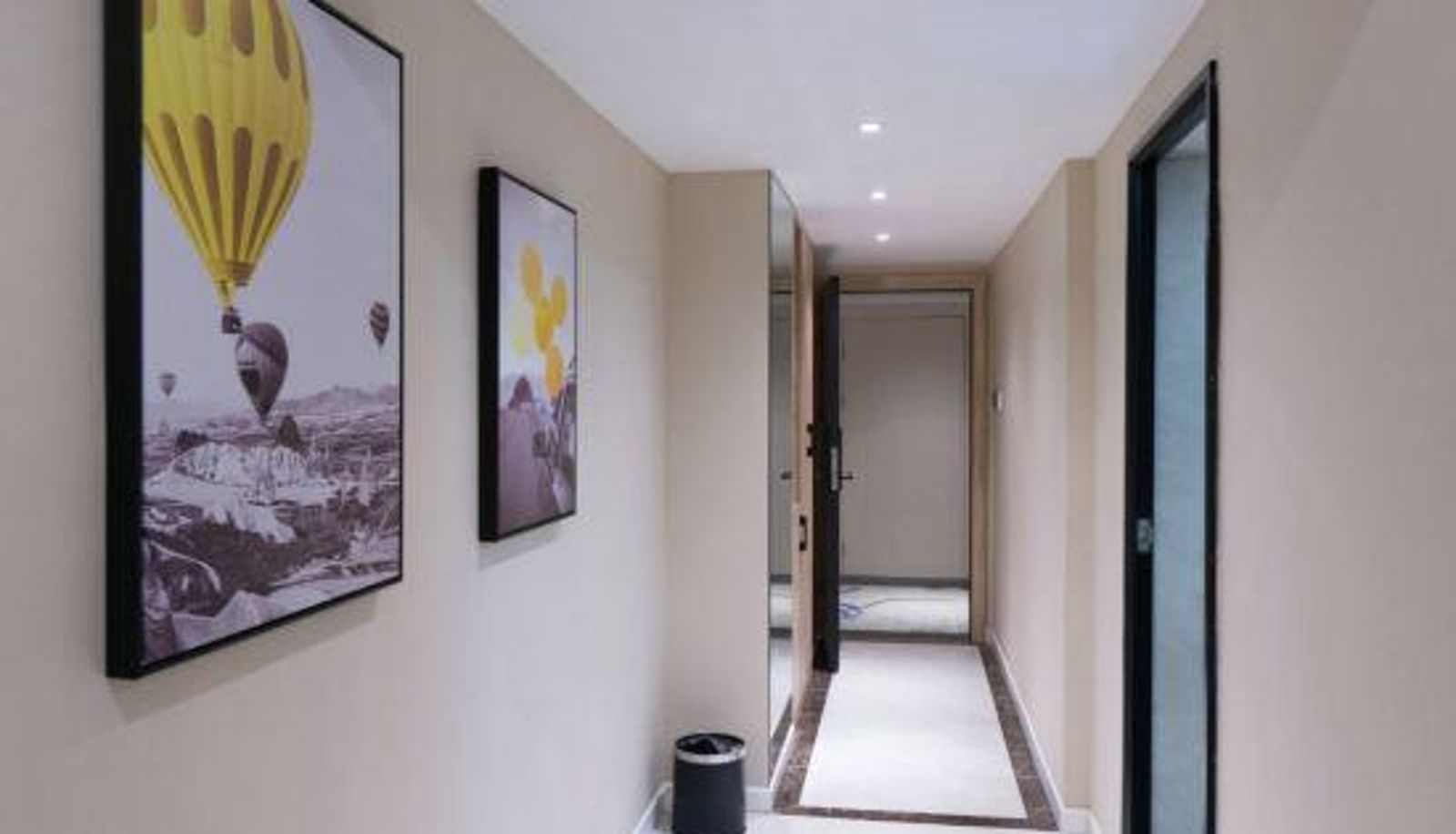 Camera business - Qiyue Hotel (Wuyi Square South Gate Subway Station)