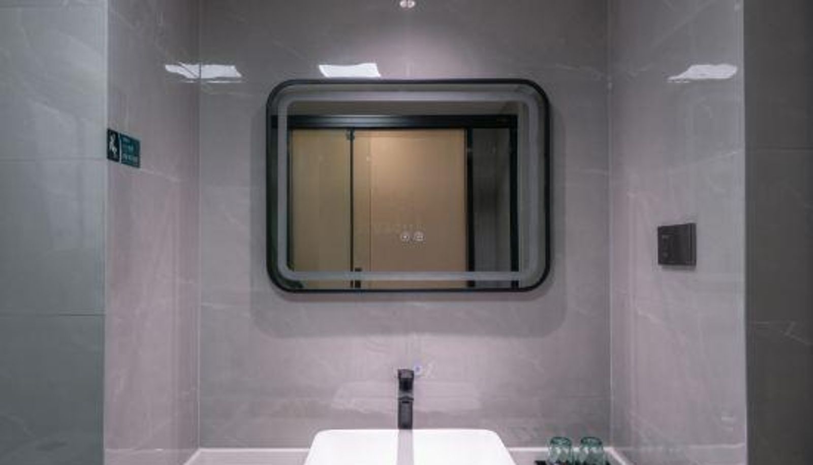 Camera business - Qiyue Hotel (Wuyi Square South Gate Subway Station)