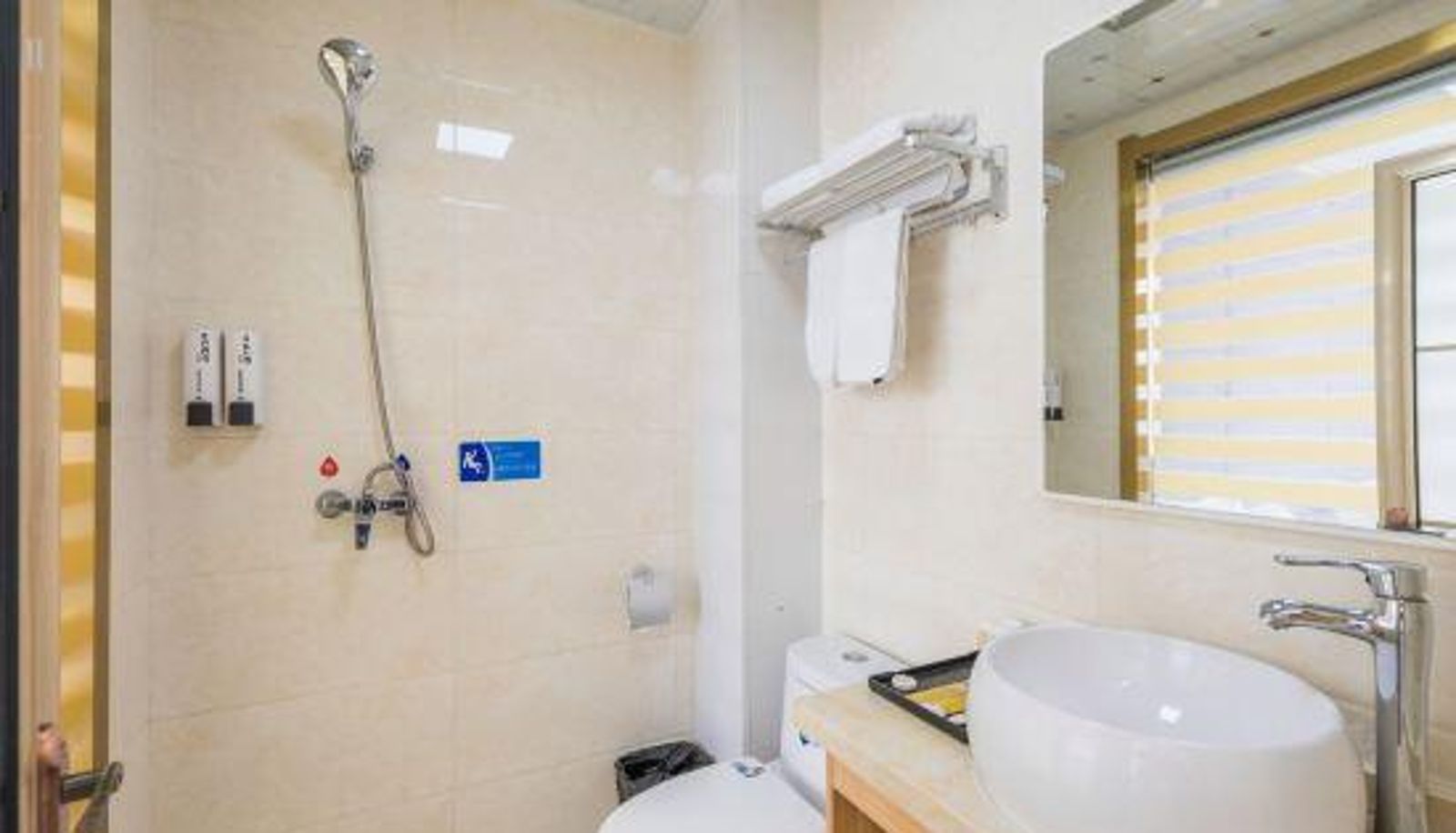 Room - Huahai Art Hotel