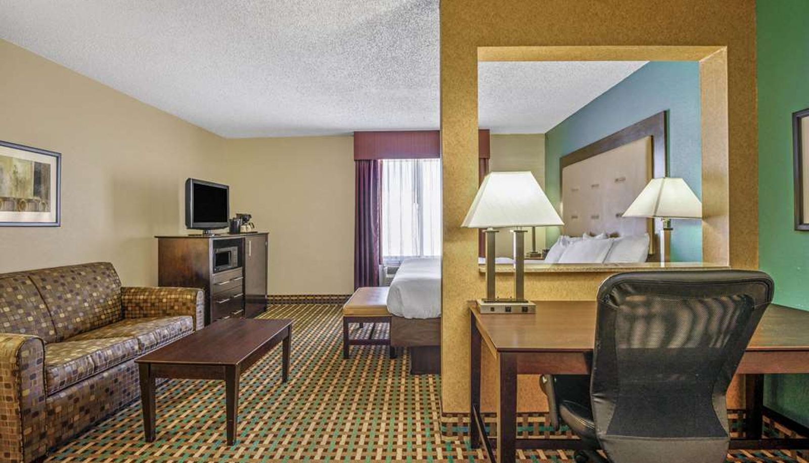 Suite - La Quinta Inn by Wyndham Columbia SE / Fort Jackson