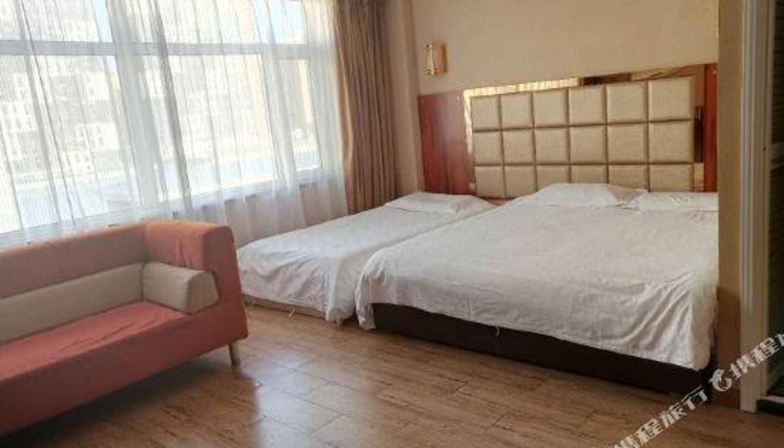 Family room - 9 Days Business Hotel