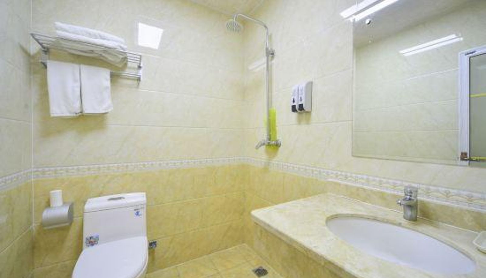 Family room - Qinhuangdao Jincan Business Hotel (Flyover Market Sun City)