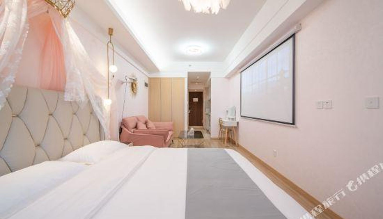 Camera - WILLMAN HOTEL (DAMING LAKE)
