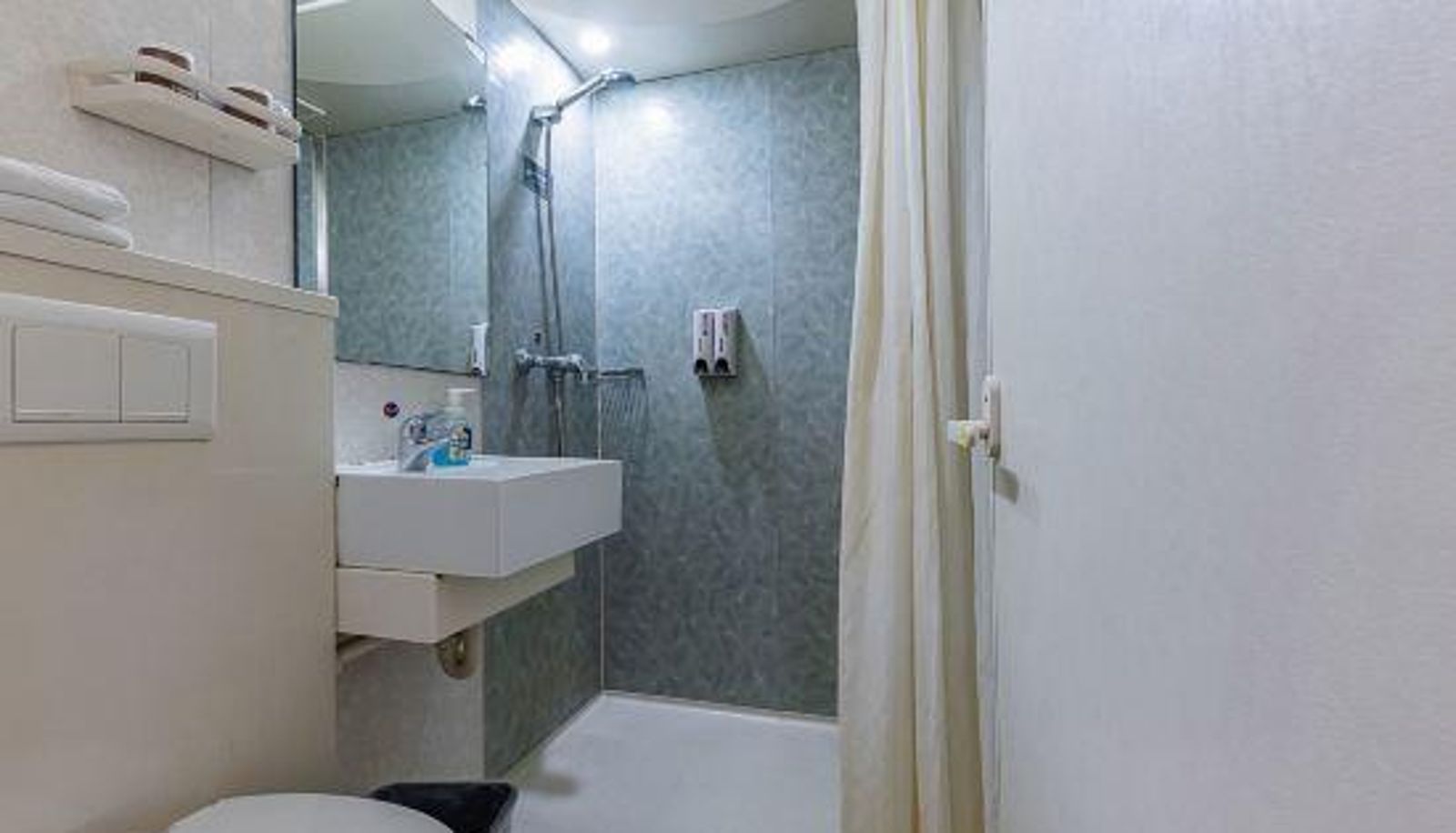 Camera business - Grace Inn Jinan Baotuquan South Road Qilu Hospital
