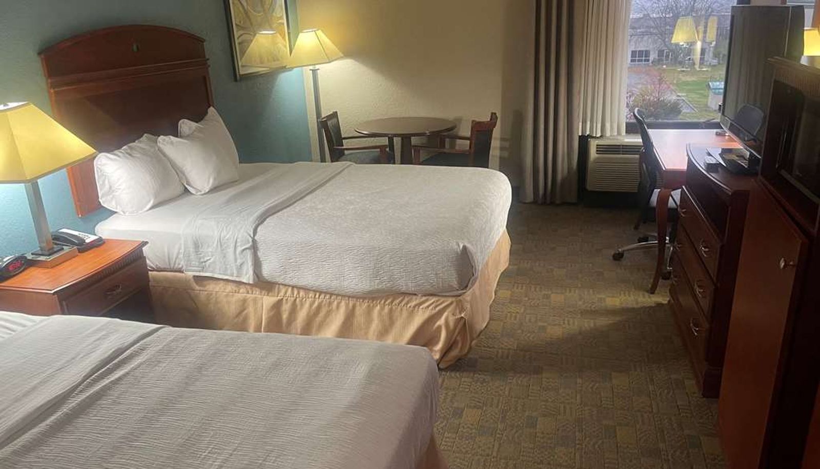 Zimmer - Days Inn by Wyndham Englewood Dayton Airport