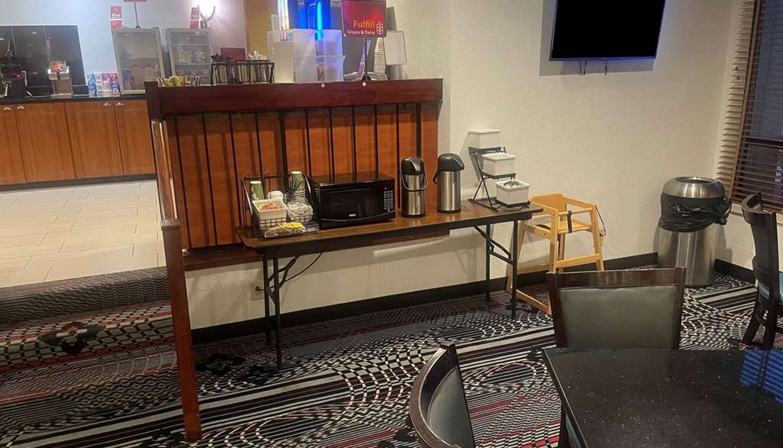 Restaurant - Days Inn by Wyndham Englewood Dayton Airport