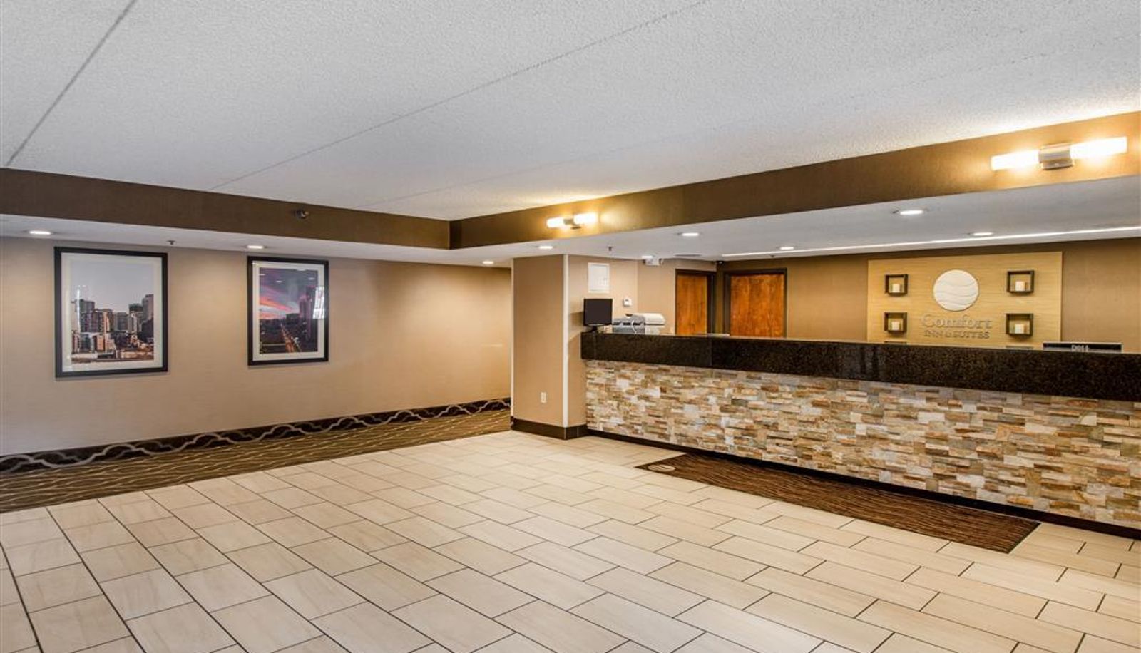 Lobby - Comfort Inn and Suites Denver Northfield