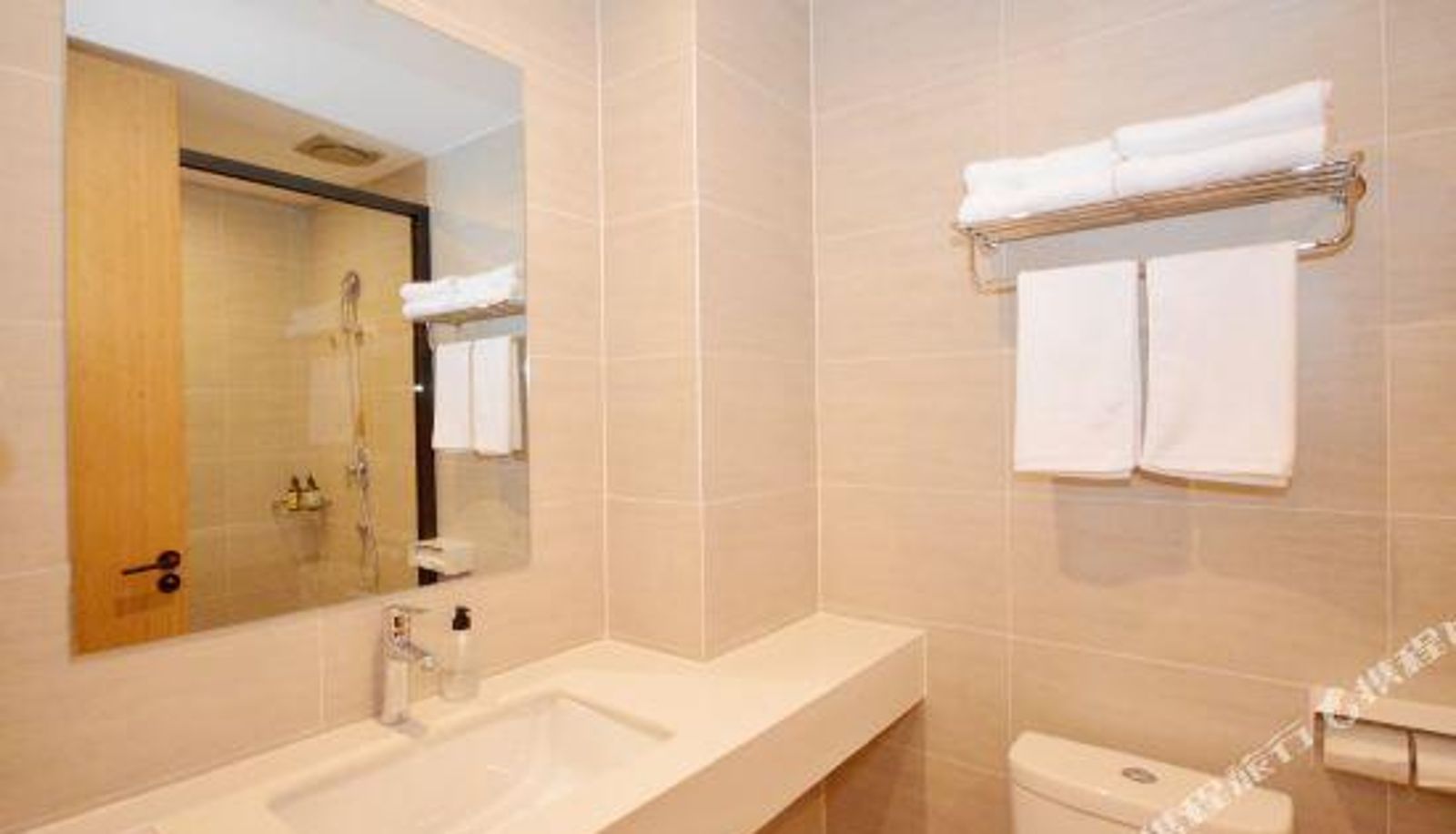 Room - Yoke Hotel