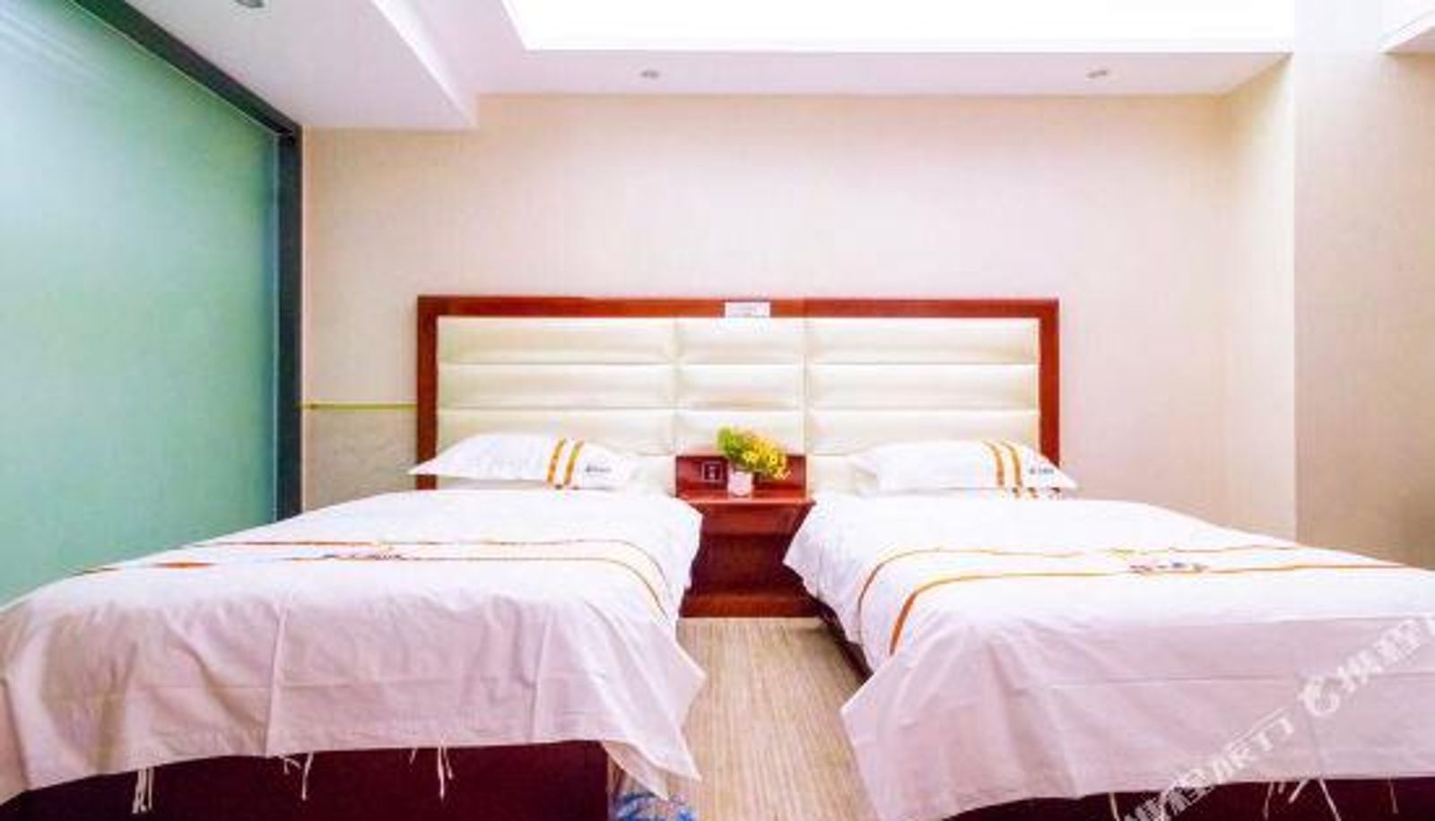 Camera business - Yinchuan Orange Hotel (Xinhualian High-speed Railway Station Branch)