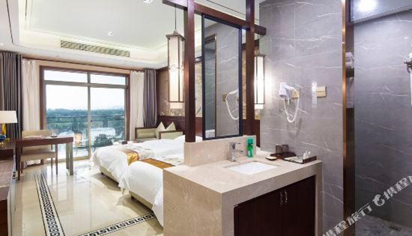 Room with balcony - Lingshui dream Sky Lake Hot Spring Hotel