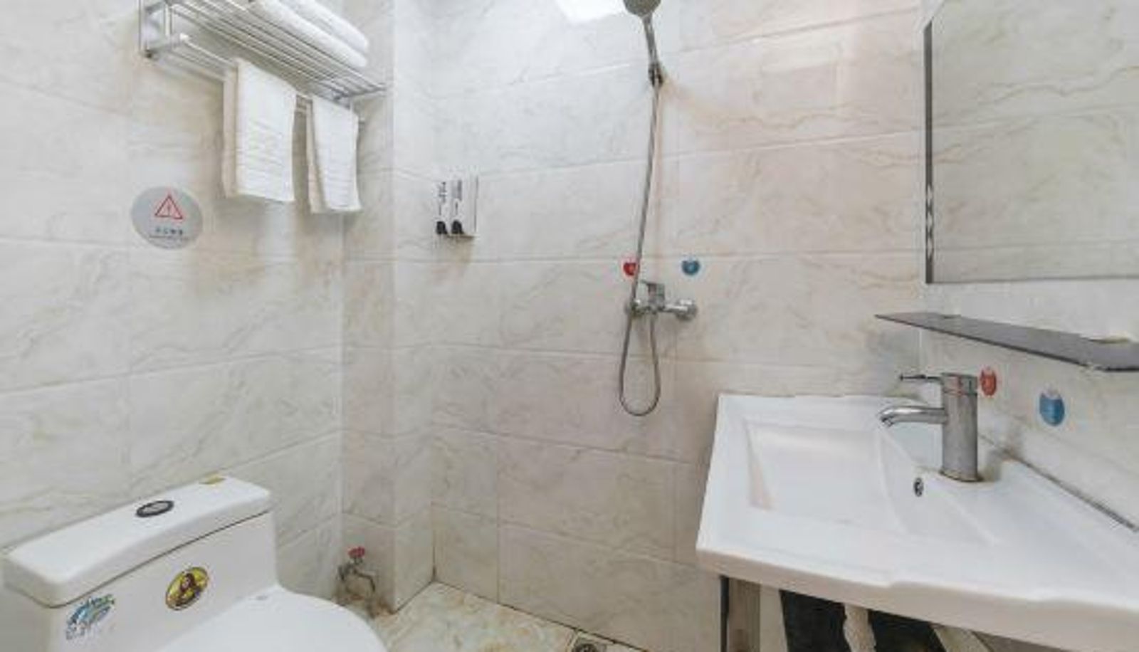 Zimmer - Oyo Hongfan business travel rental (Lingshui Qingshuiwan)
