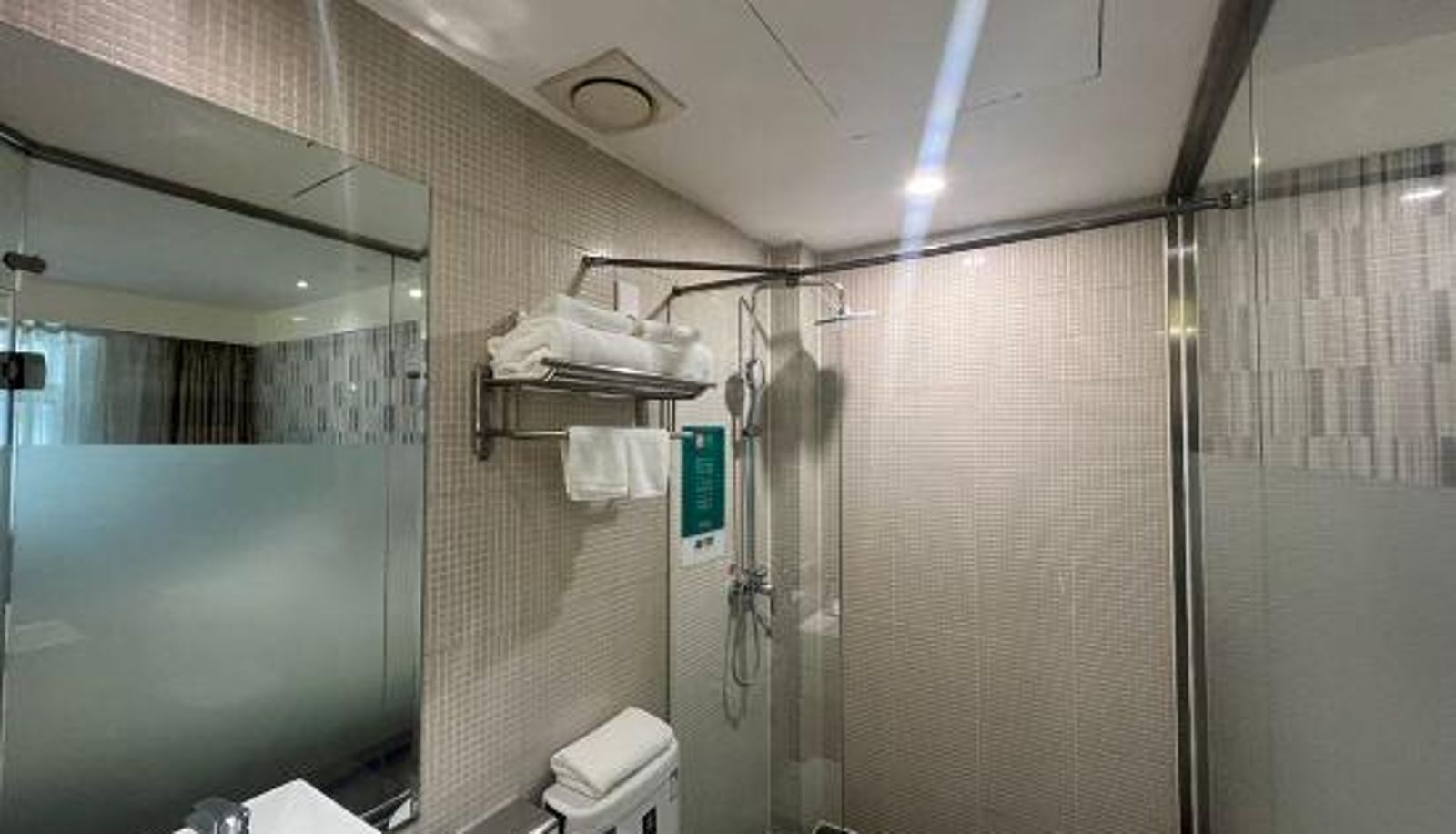 Zimmer - Jiujuke Hotel (Xinjiang Urumqi International Grand Bazaar South Gate Subway Station)