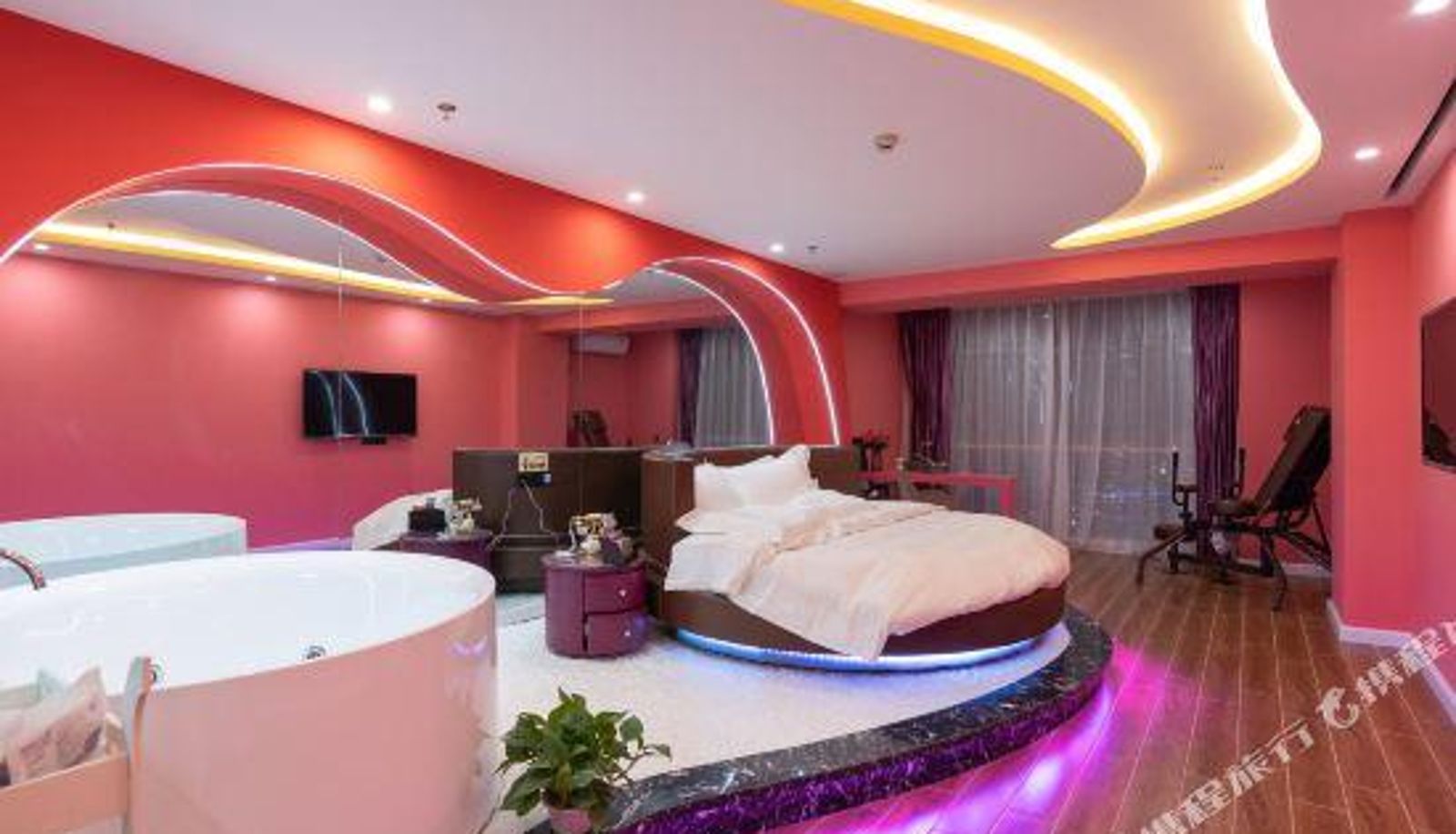 Zimmer - Meet the Theme Hotel (Jingkai Wanda Plaza High Speed Rail Station)