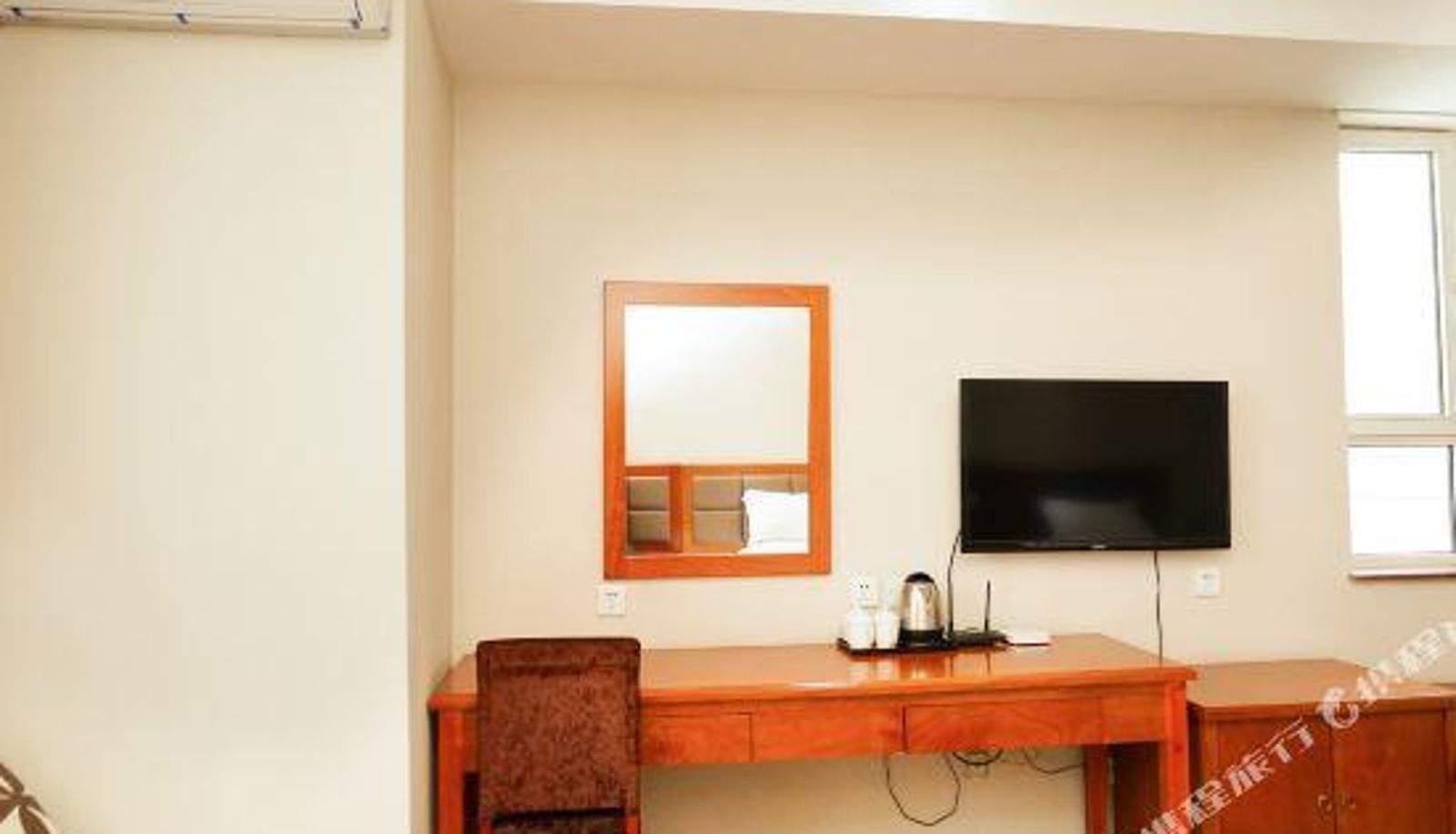 Zimmer - Jinzhong Holiday Business Hotel (Shaqu Court Military District General Hospital)