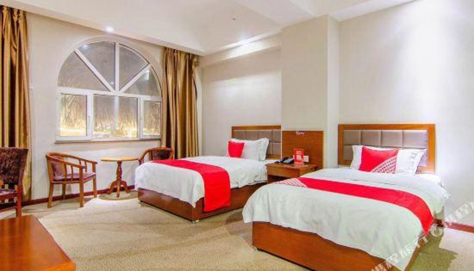Zimmer - Jinzhong Holiday Business Hotel (Shaqu Court Military District General Hospital)