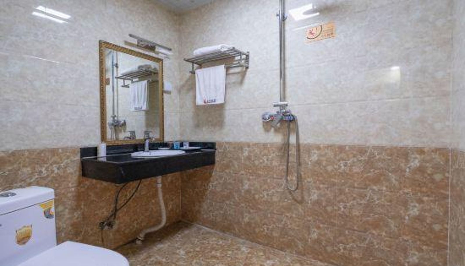 Zimmer - Liangyun Hotel (Urumqi High Speed Railway Station Shop)