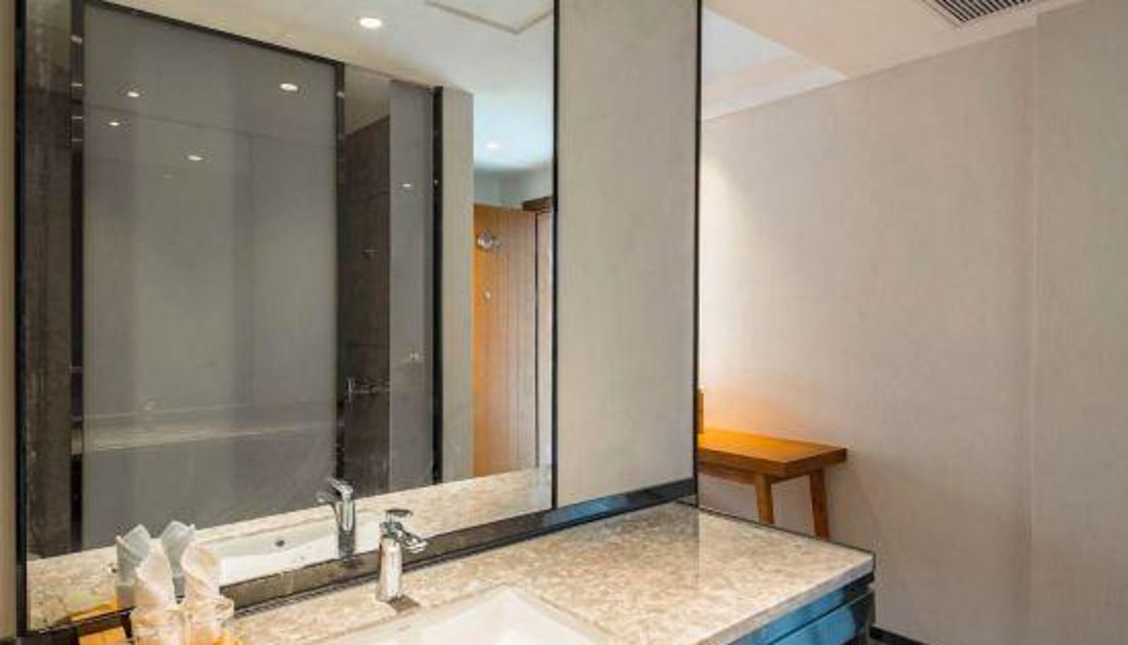 Zimmer - Yicheng Hotel (Erhai Branch of Dali High speed Railway Station)