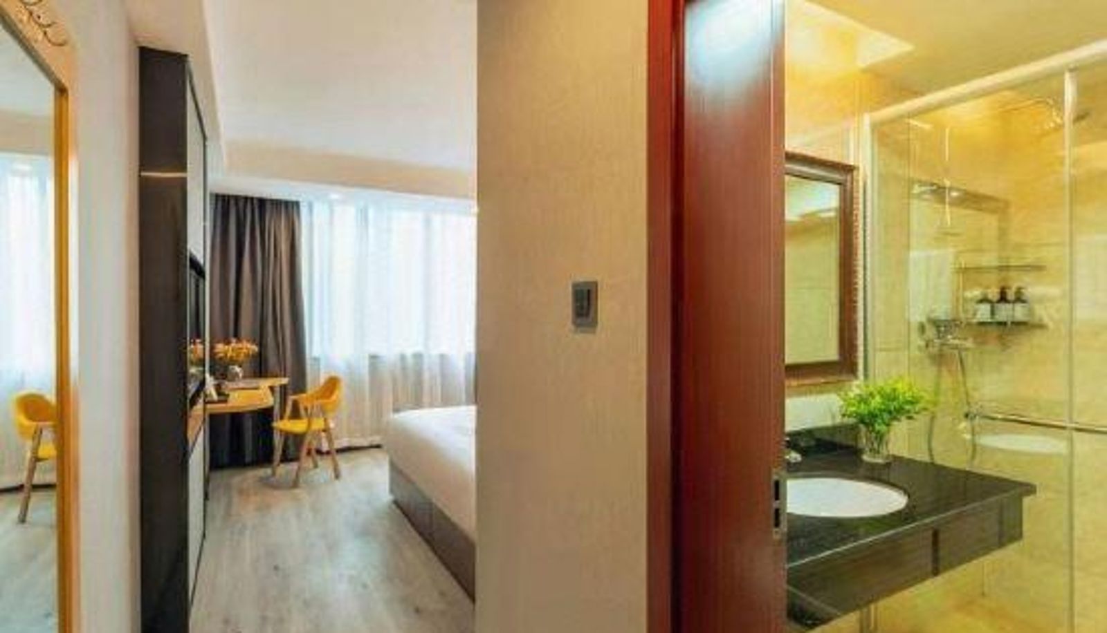 Interior view - Flower Hotel (Guiyang Fountain Dashizi)