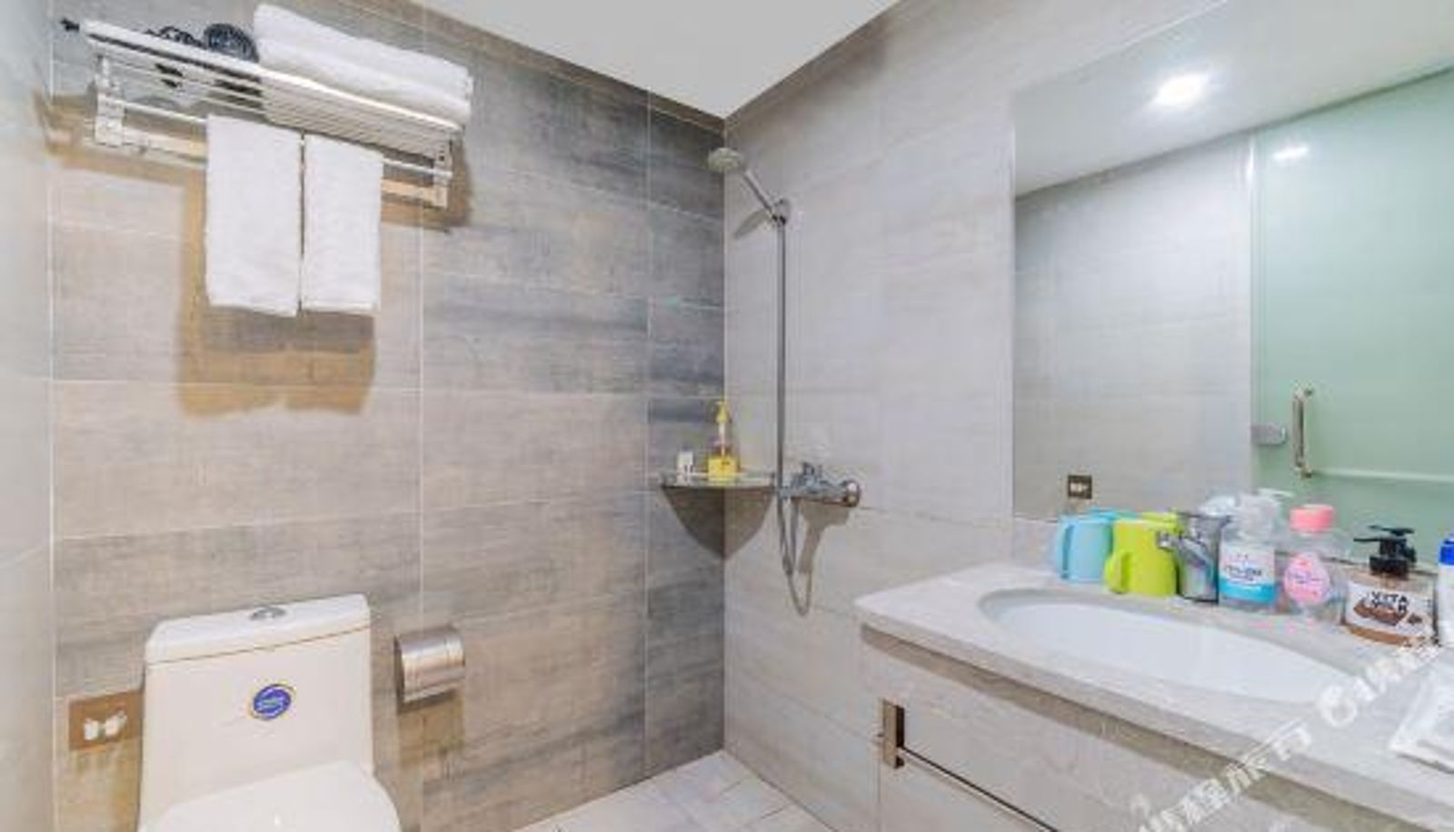 Zimmer mit Balkon - Yashang Apartments
