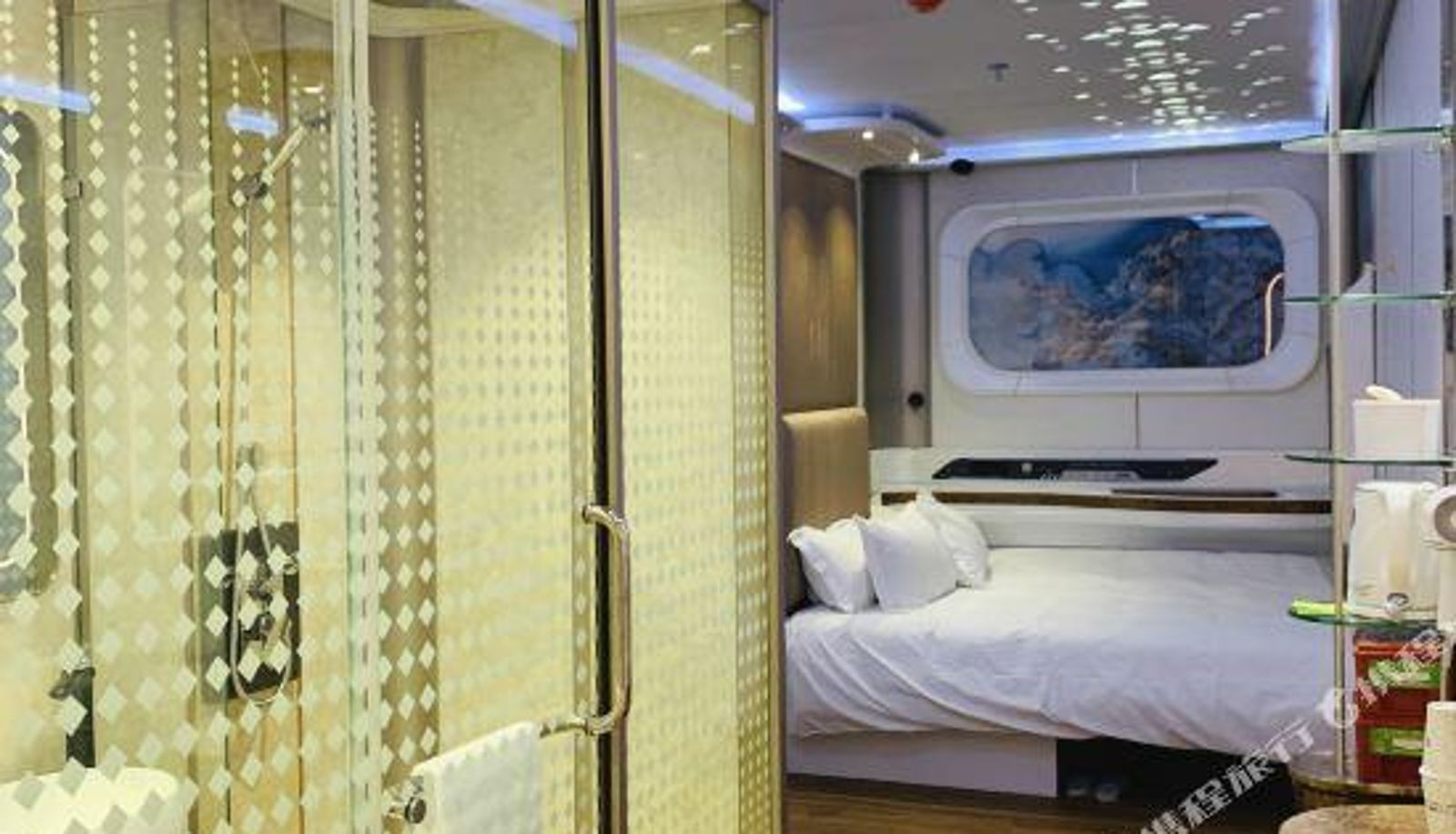 Business room - Cool Yeah Future Hotel