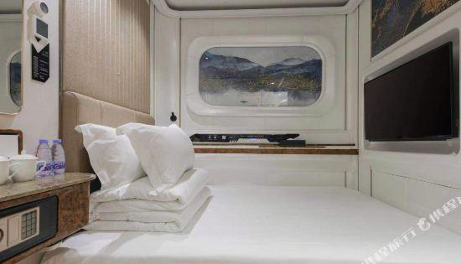 Room - Cool Yeah Future Hotel