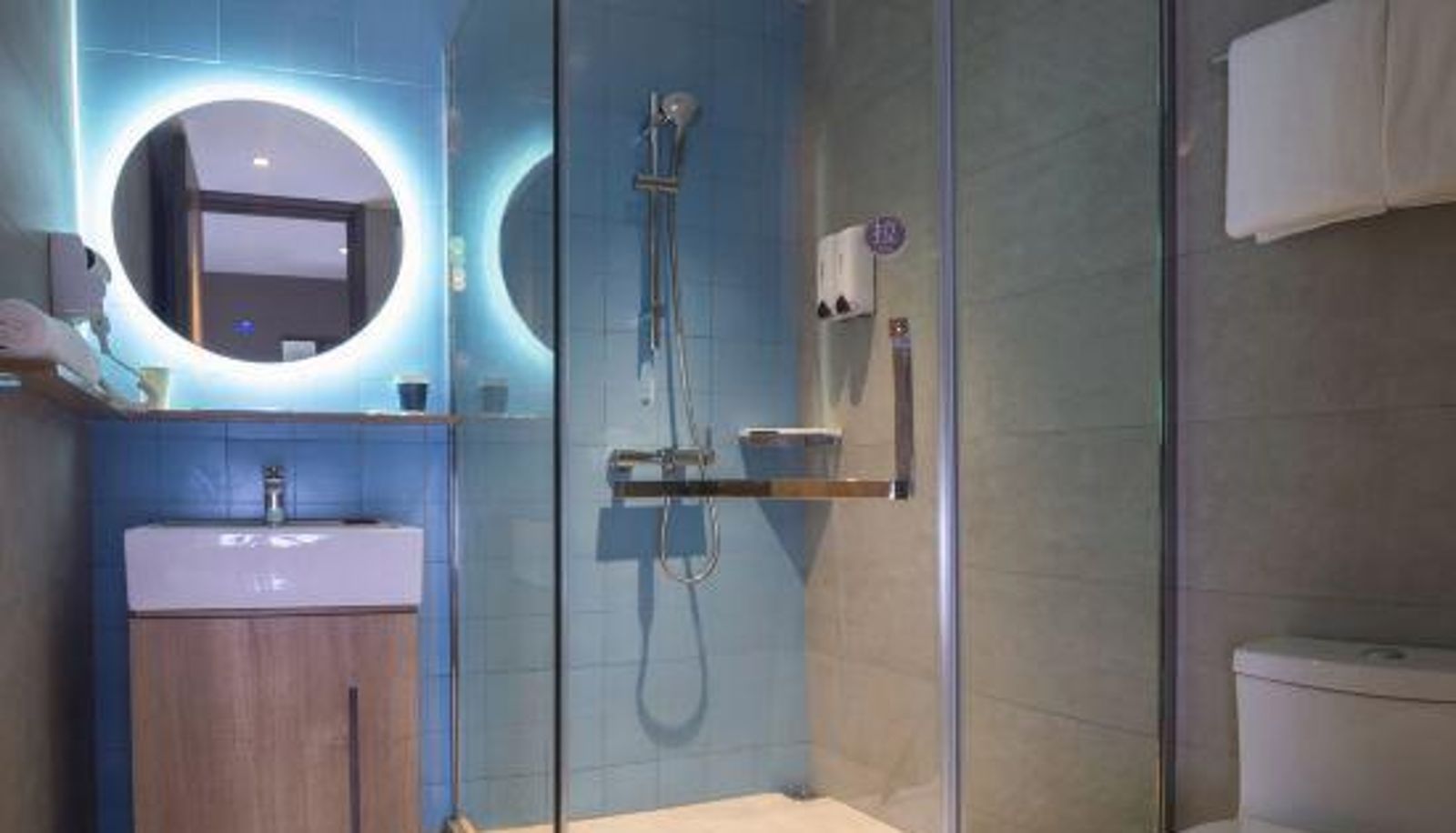 Camera business - Wanbo Metro Station) Home Inn Neo (Guangzhou Panyu Changlong Wanda Plaza