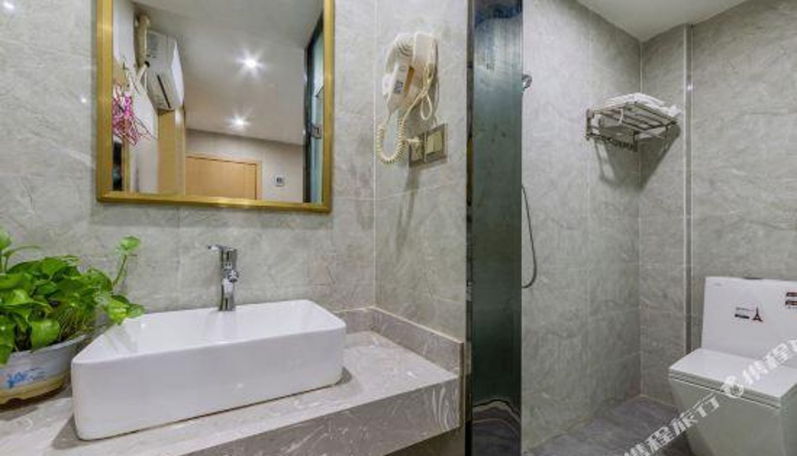 Camera business - Home House Apartment (Wuyang Xincheng Store)