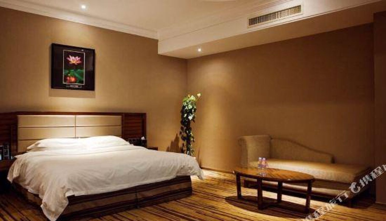 Room with mountain view - mengjiaqiguojijiudian
