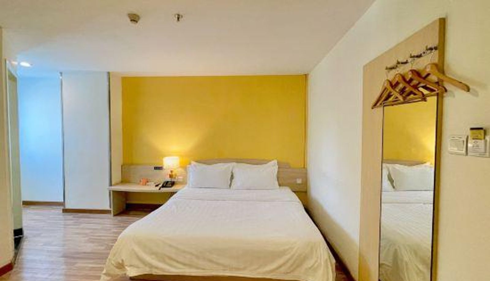Zimmer - 7 Days Inn (Guangzhou Shiqiao Metro Station Yifa Pedestrian Street)