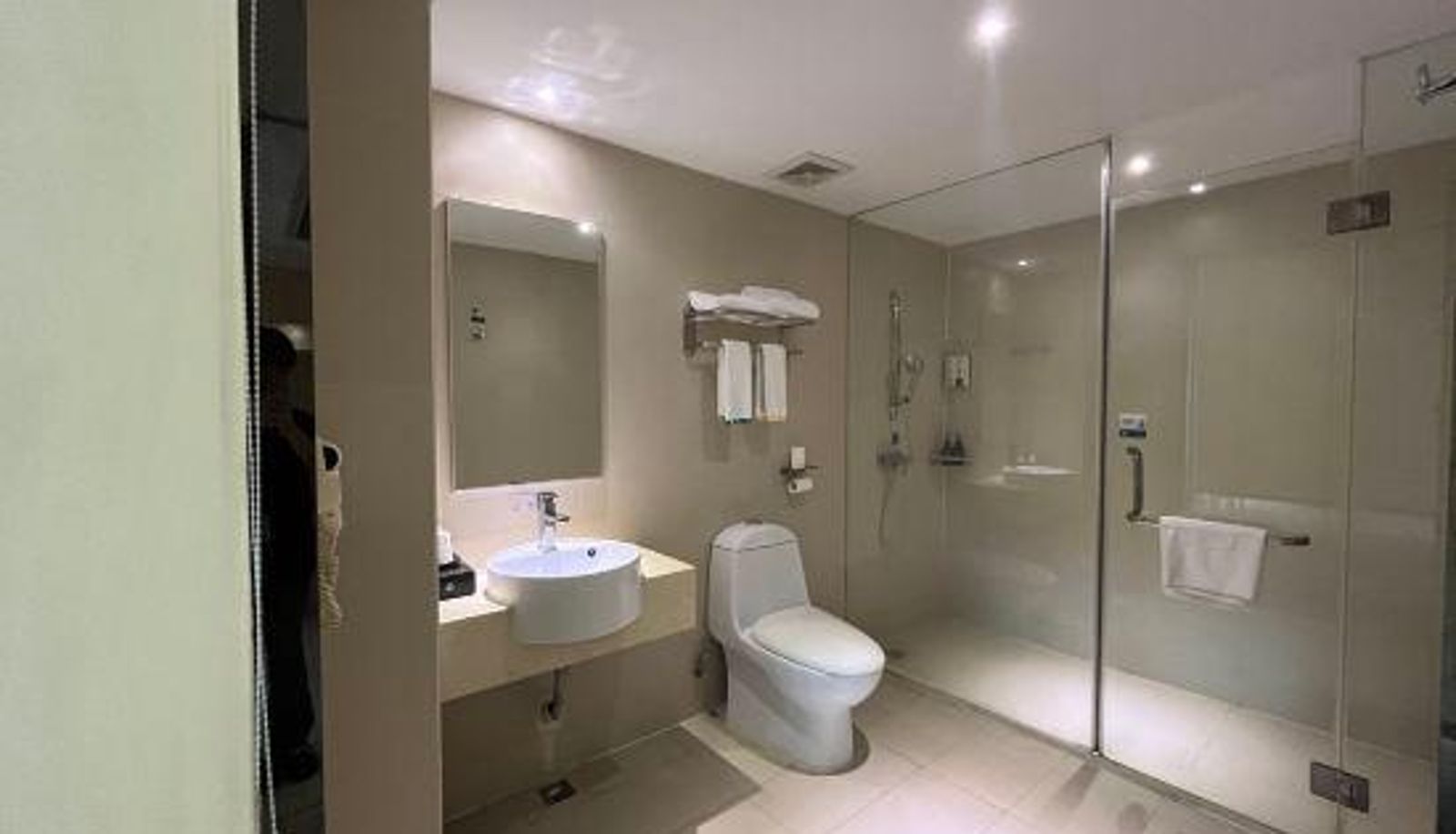 Familienzimmer - Home Inn Huayi Hotel (Guangzhou Panyu Changlong High-speed Railway South Station)
