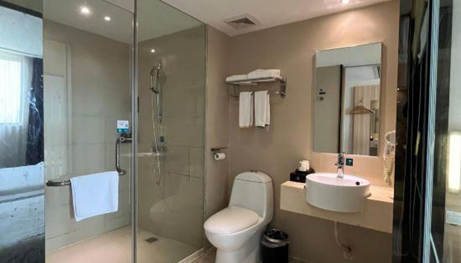 Zimmer - Home Inn Huayi Hotel (Guangzhou Panyu Changlong High-speed Railway South Station)