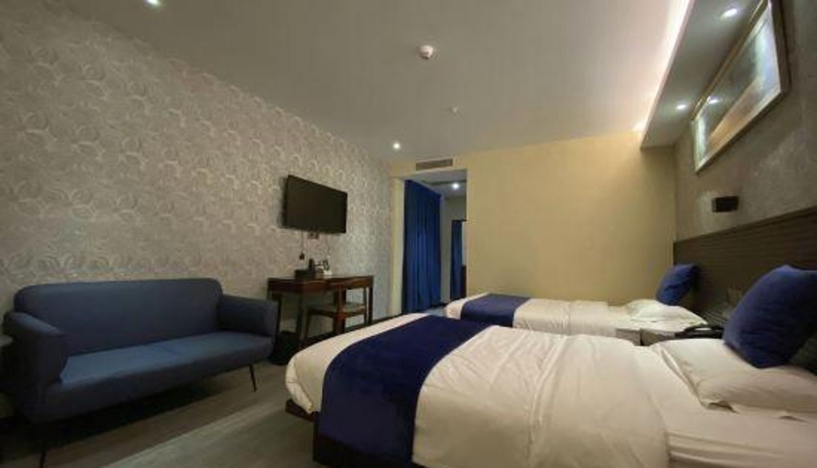 Room - Baowan Hotel (Guangzhou Shangxiajiu Changshou Road Subway Station)