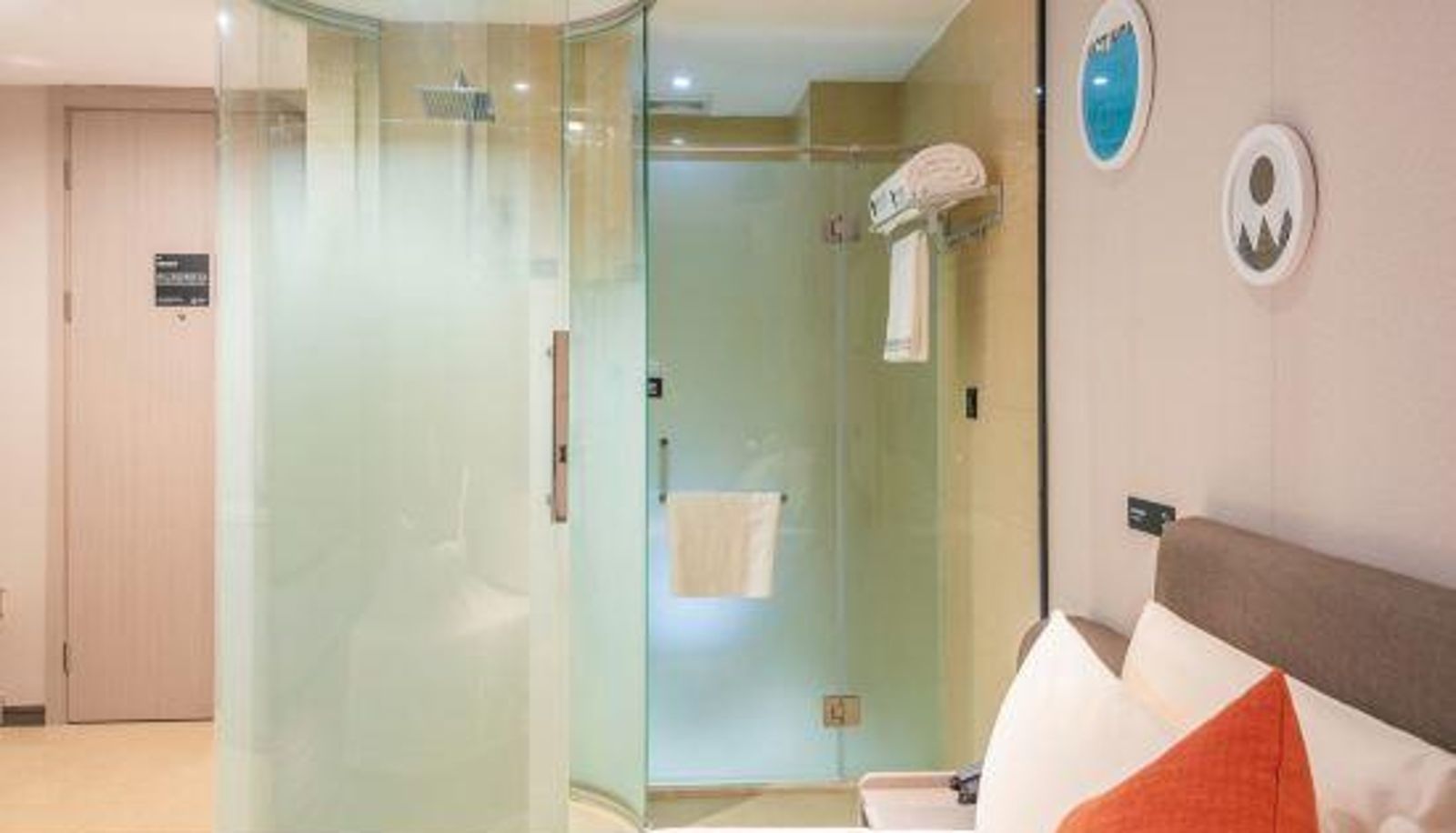 Kamer - Movie Hotel