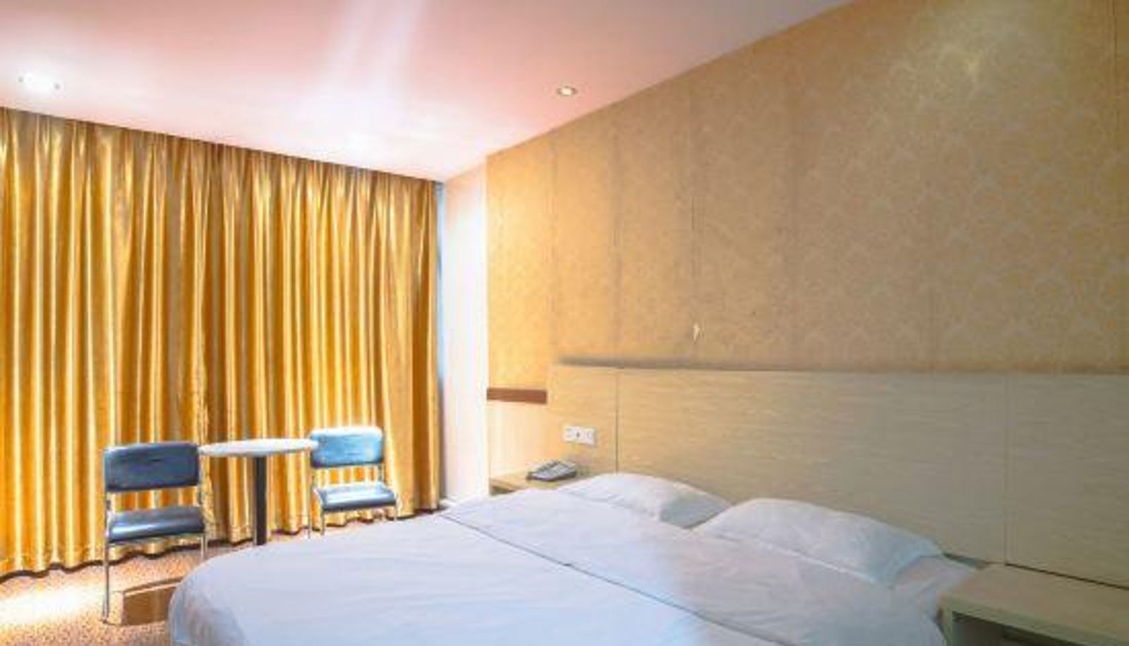 Room - Hongqi Hostel