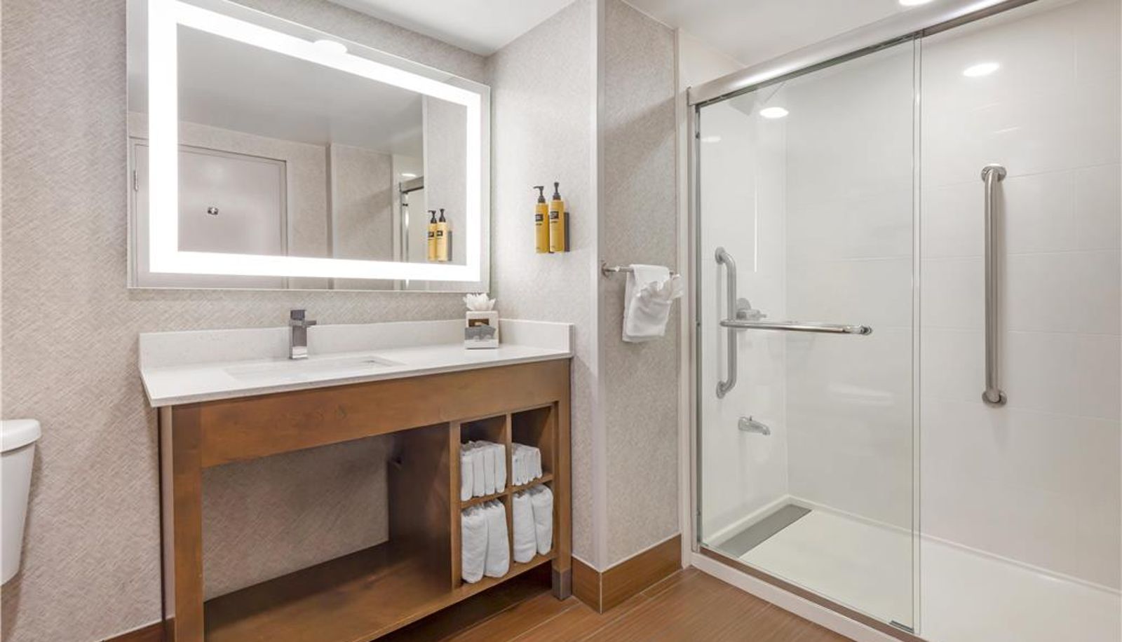 Room - Best Western Plus Raleigh Crabtree Valley Hotel